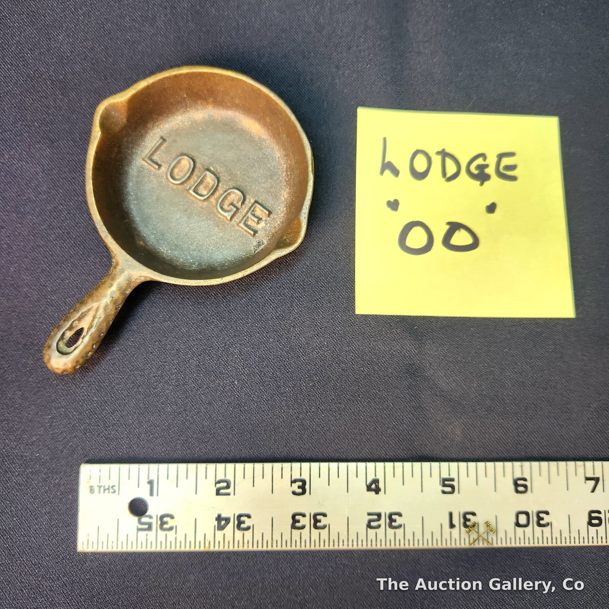 Lodge No. 00 Miniature Cast Iron Skillet