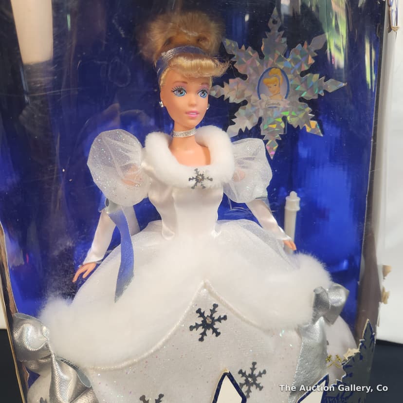 Walt Disney's Holiday Princess Cinderella Doll, 1996 Mattel Special Edition โ photo 2