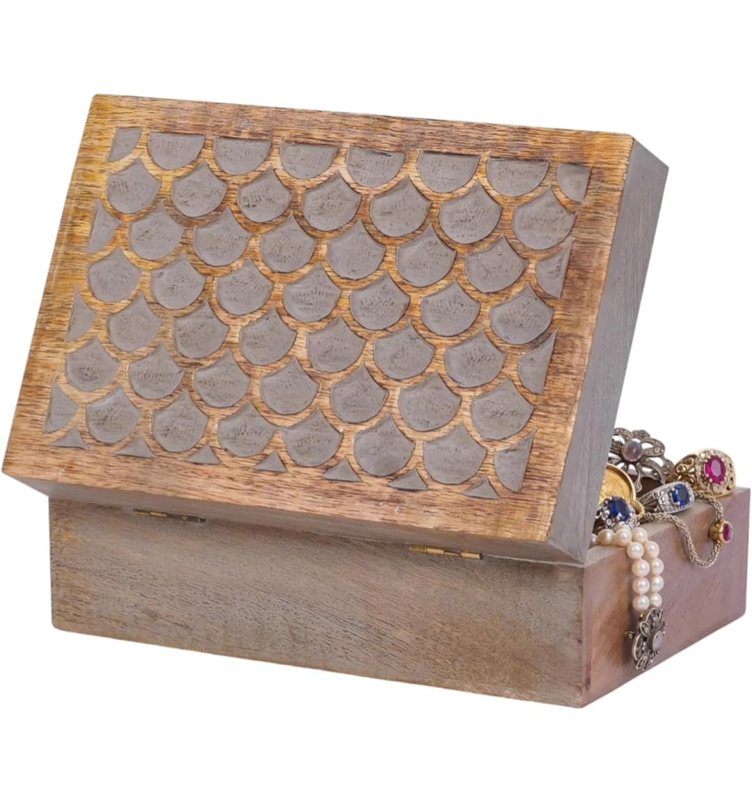 Scalloped Dresser Box