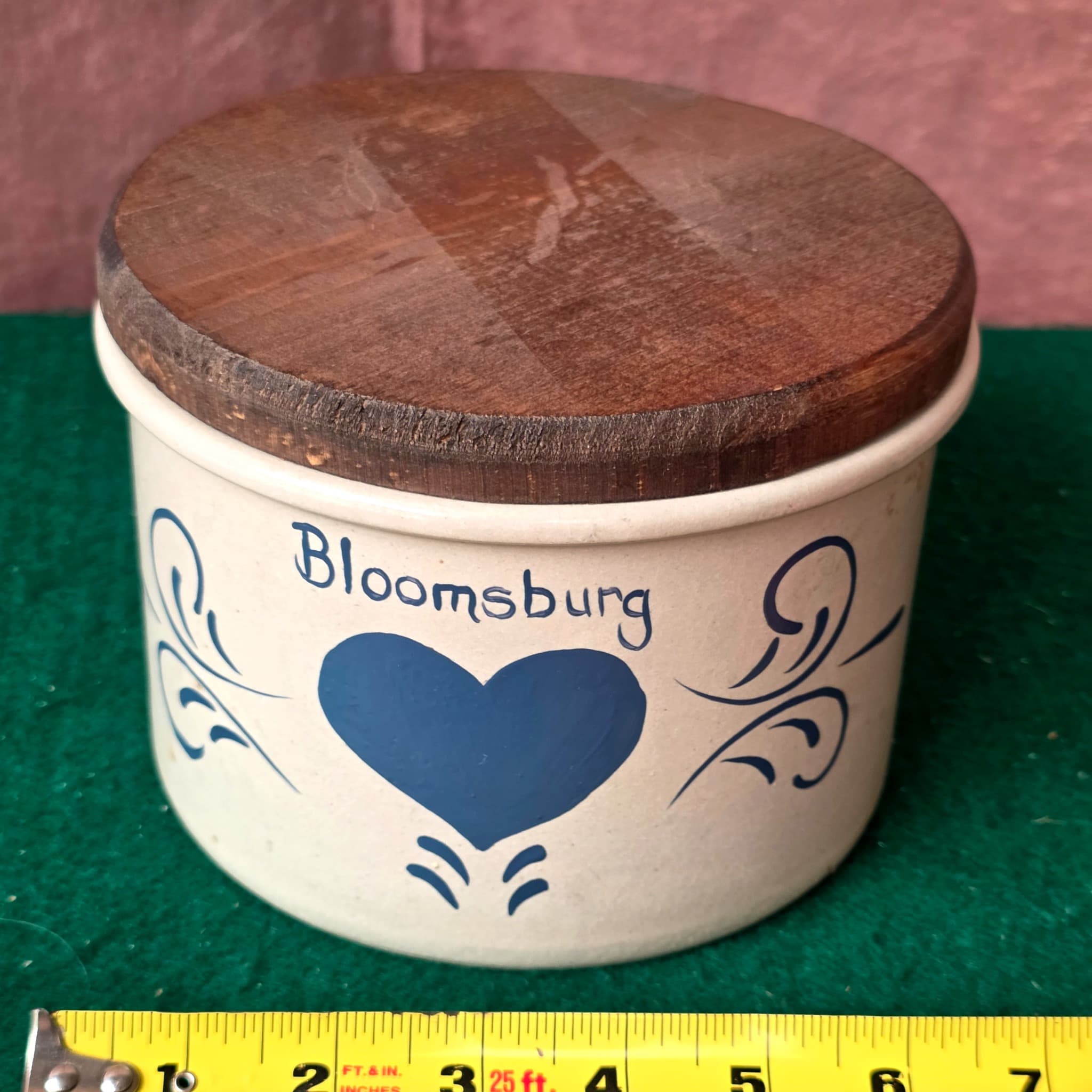 Robinson Ransbottom Bloomsburg Stoneware Crock, 1 Qt with Wooden Lid