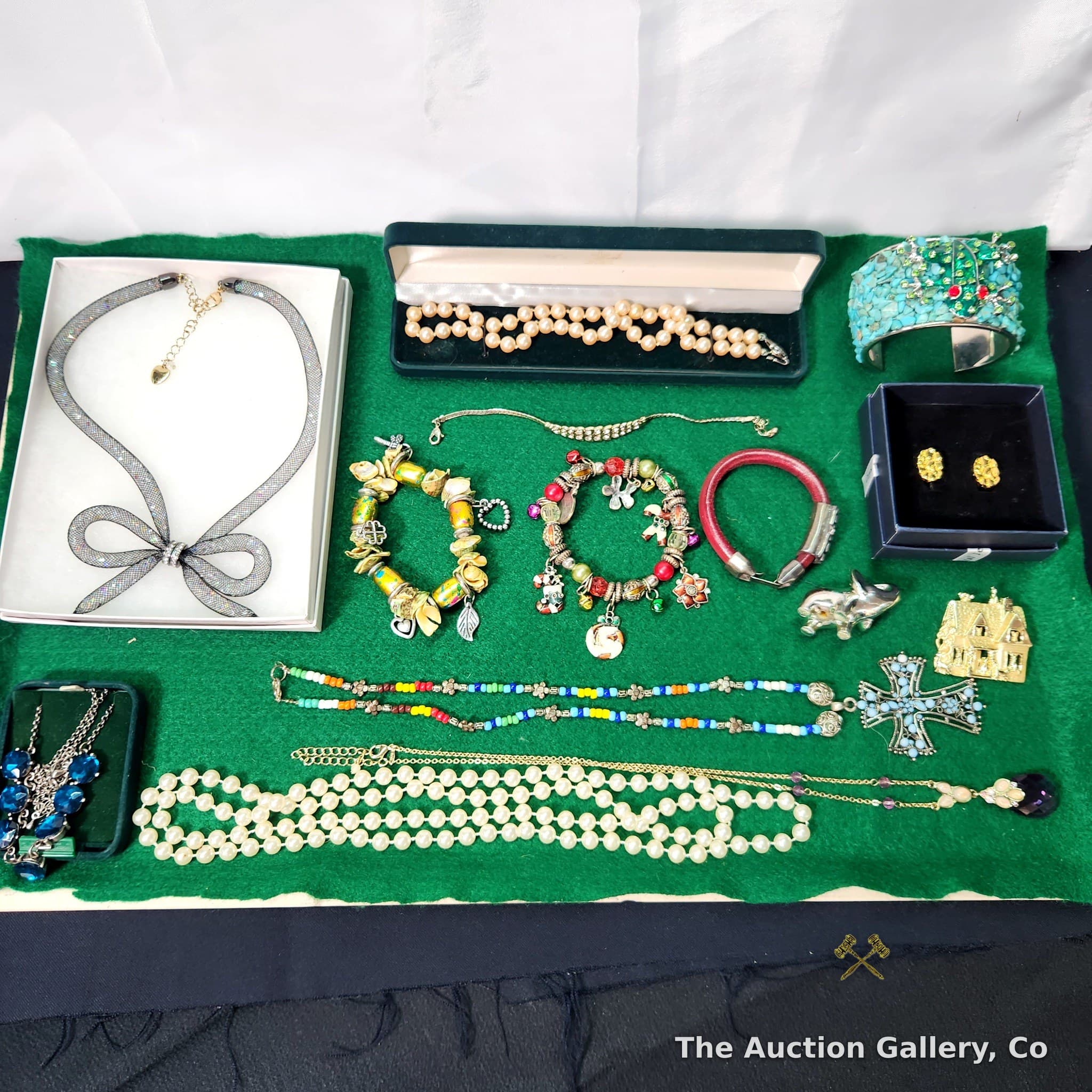 Mixed Costume Jewelry Lot, 14 Pieces