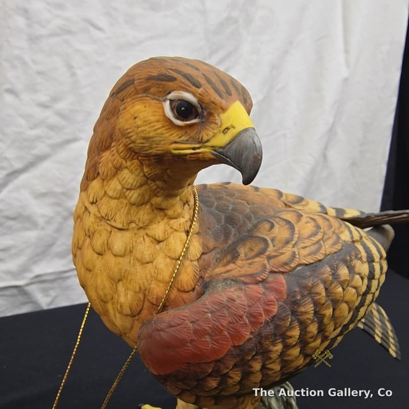Andrea by Sadek Red-Shouldered Hawk Porcelain Figurine, #1557 โ photo 3