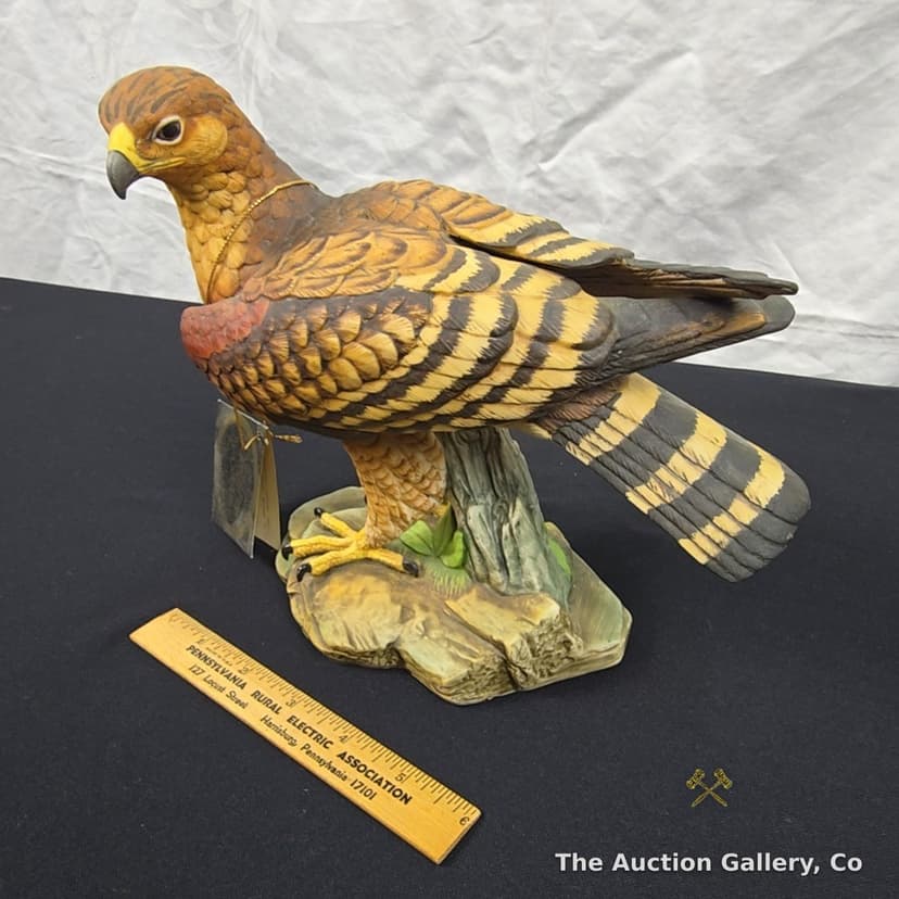 Andrea by Sadek Red-Shouldered Hawk Porcelain Figurine, #1557 โ photo 2