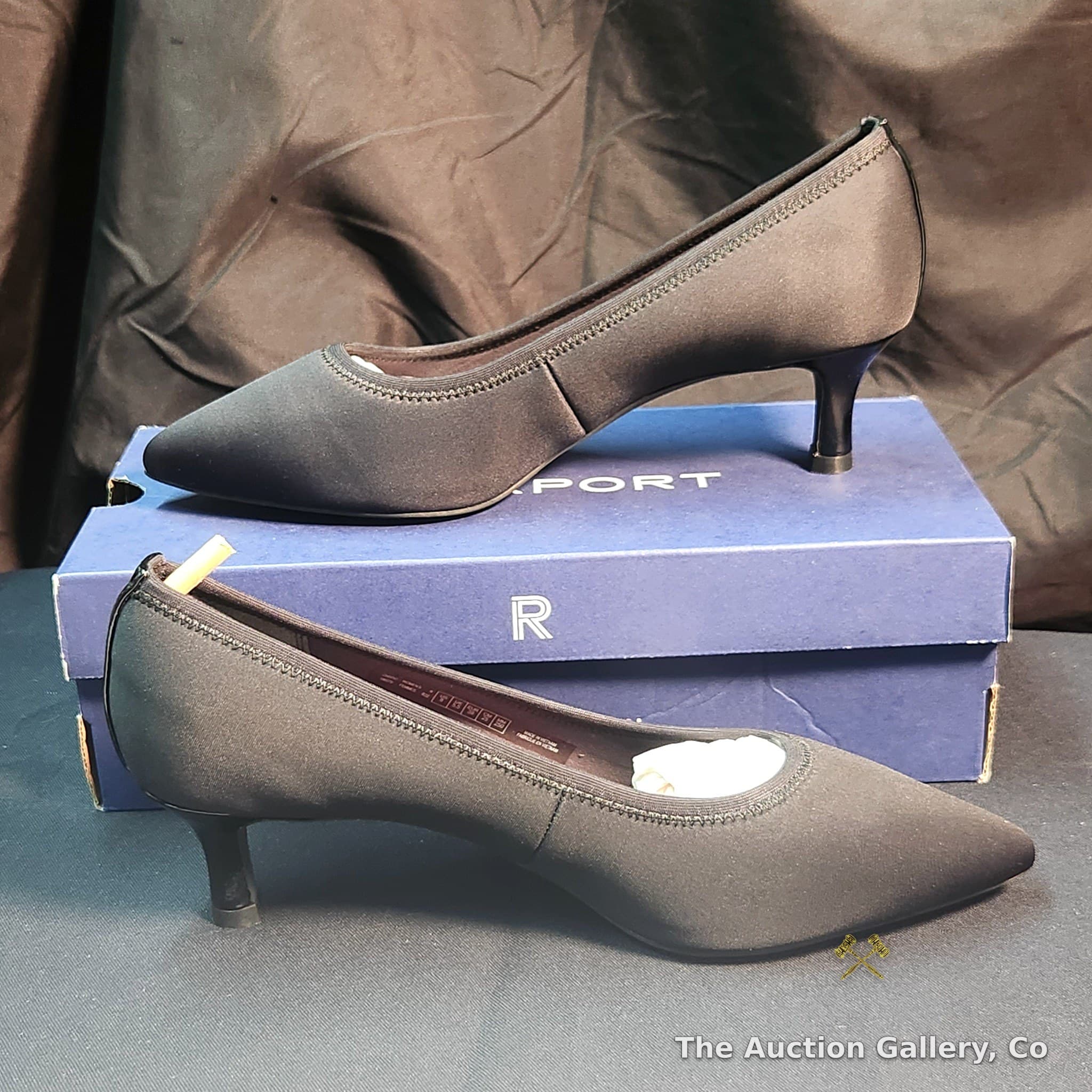 Rockport Total Motion Black Kitten Heel Pumps, Size 8