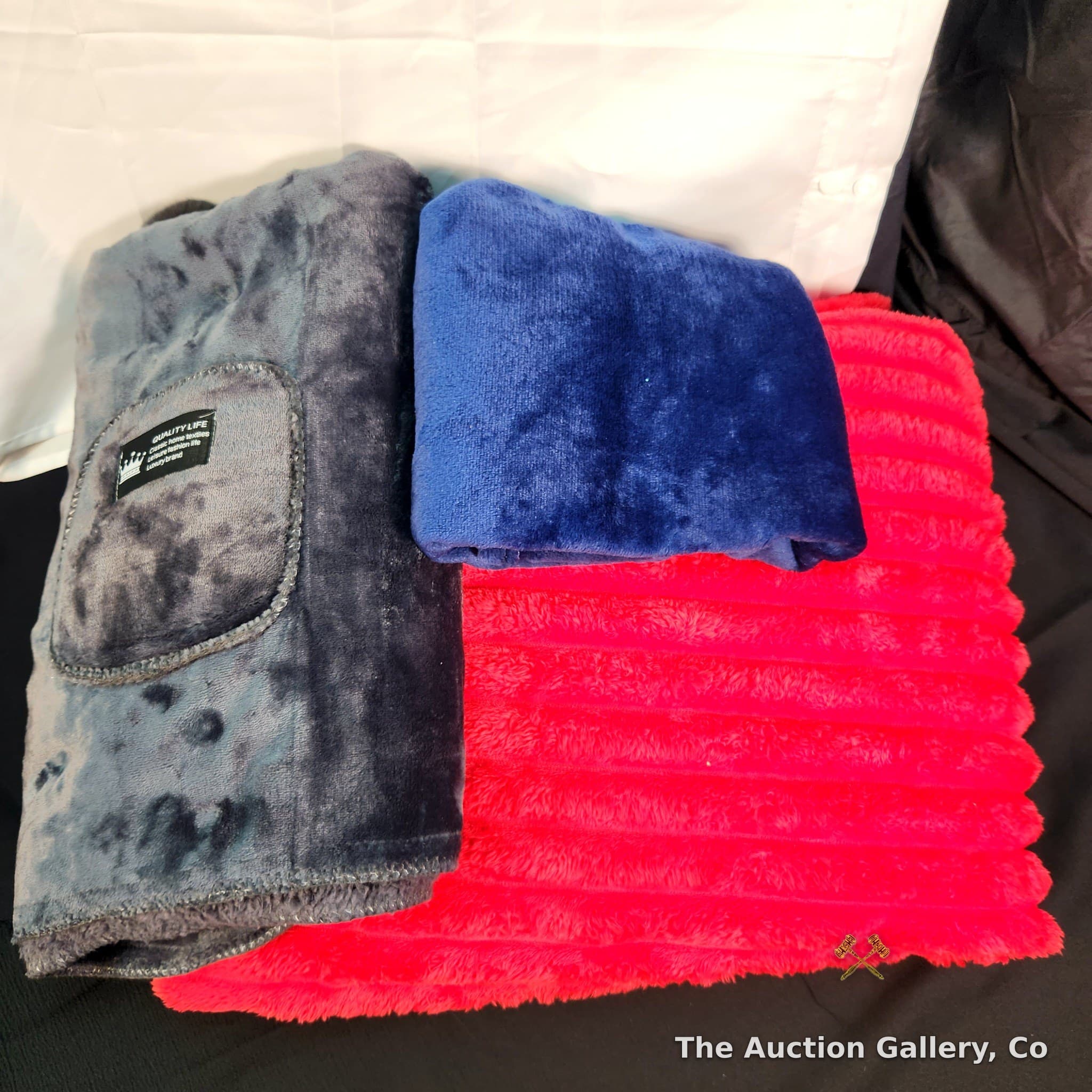 Lot of 3 Plush Blankets โ Red, Blue, Grey Shawl