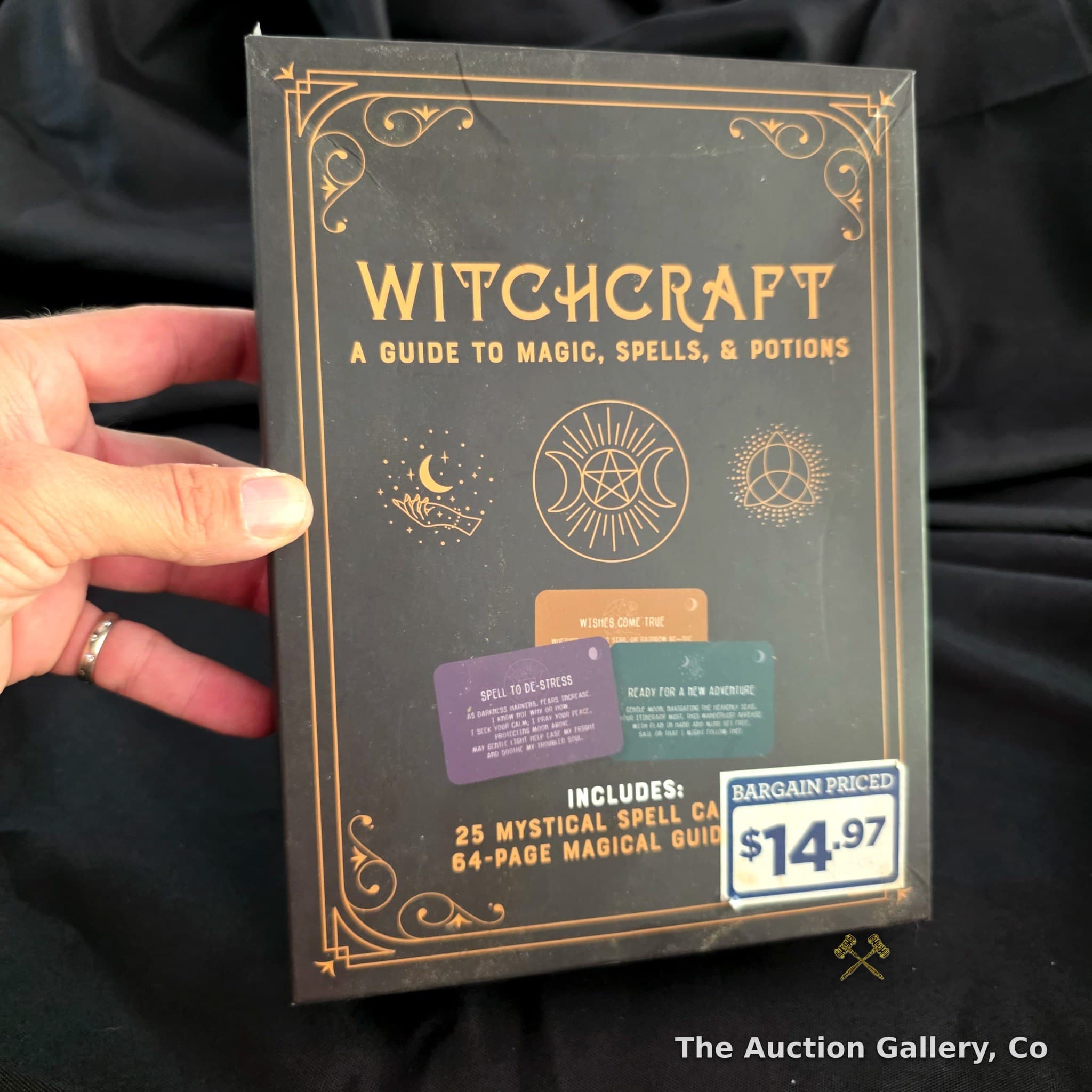 Witchcraft: A Guide to Magic, Spells & Potions Kit