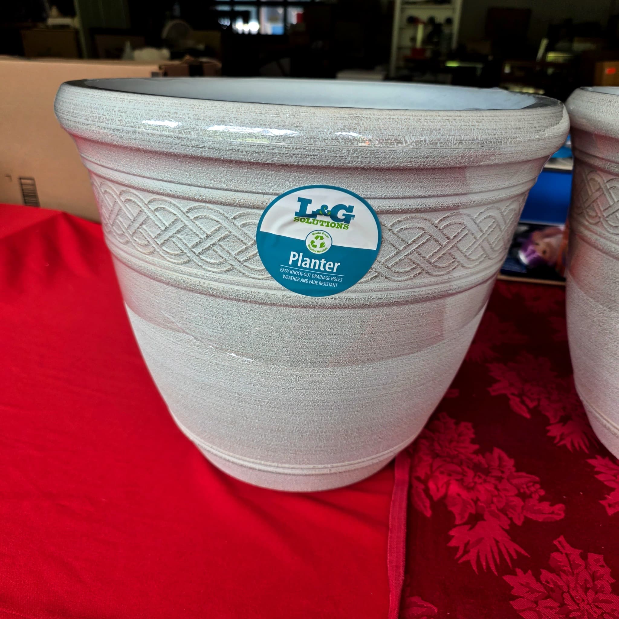 L&G Solutions 16-Inch Stone-Look Plastic Planter, White