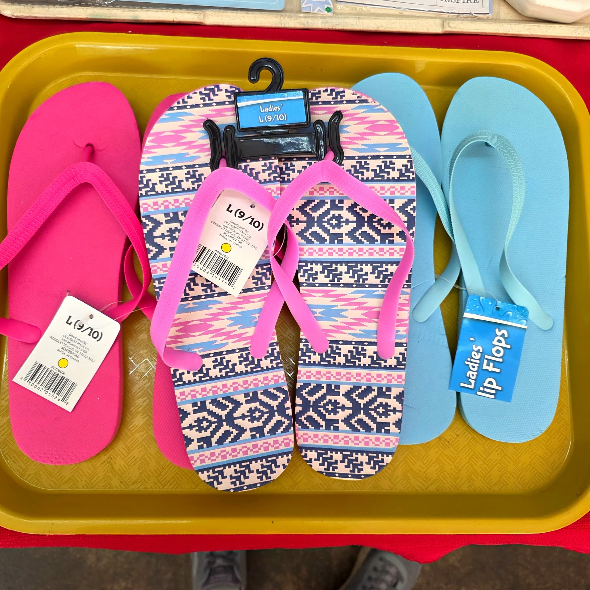 Ladies Flip Flops, 3 Pair, Size L (9/10)