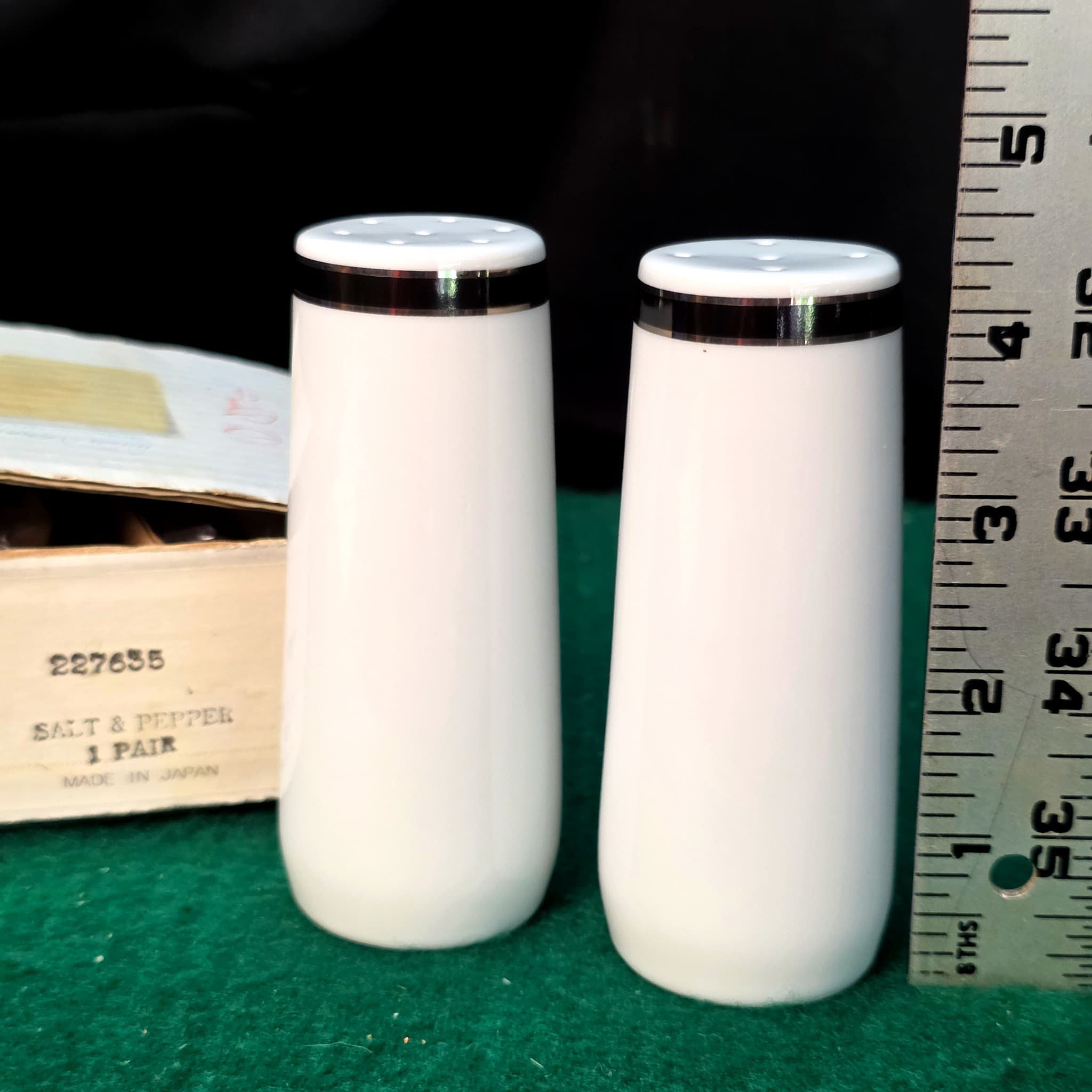 Townecraft Salt & Pepper Shakers, Pair, Made in Japan