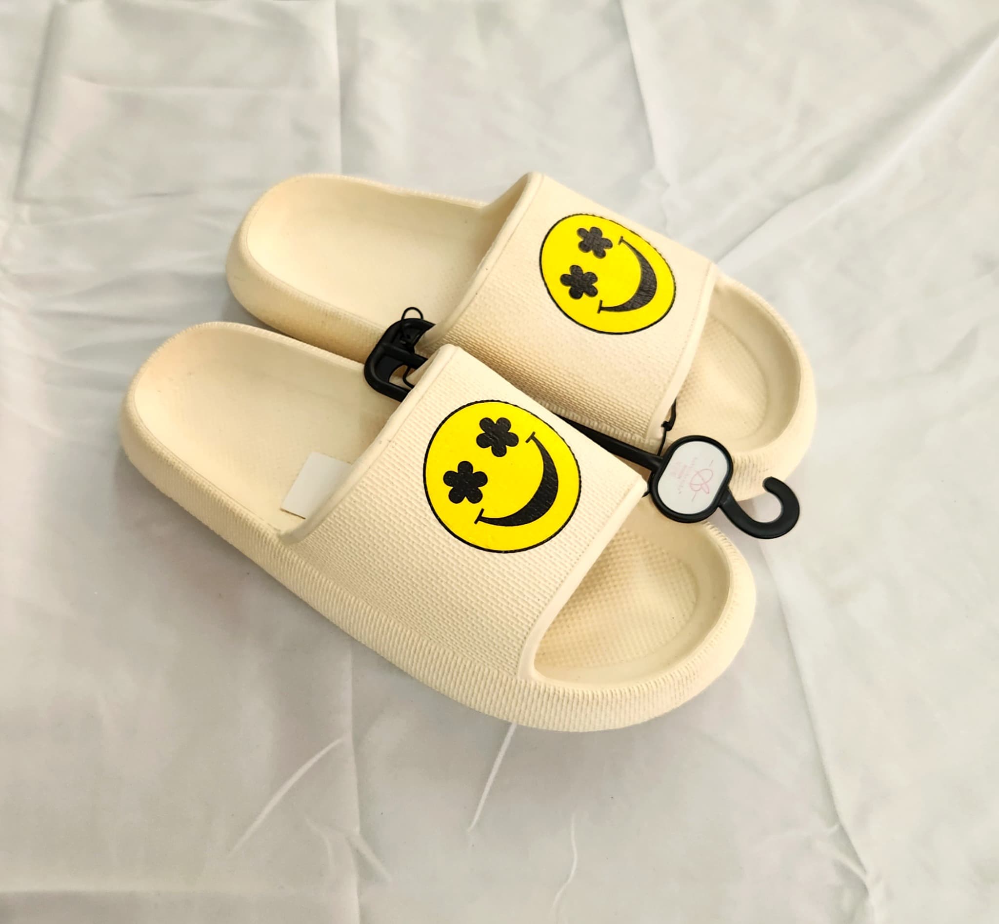 Women's Smiley Face Slide Sandals, Size Medium (7/8)