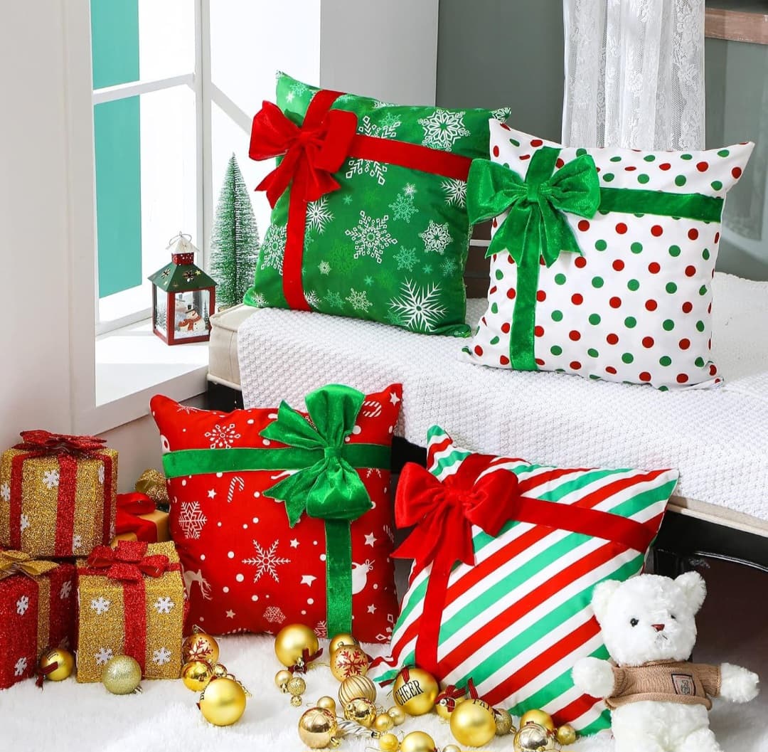 4pc Christmas Pillow Covers (18 x 18)