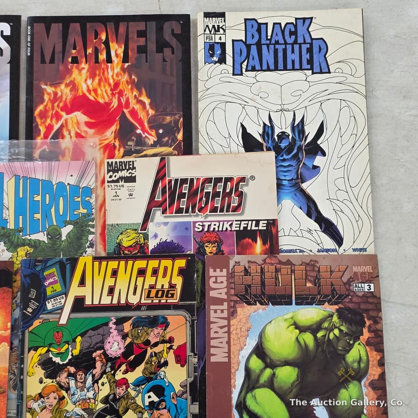 Lot of 9 Marvel Comics โ Black Panther, Avengers, X-Men, Hulk, Marvels โ photo 3