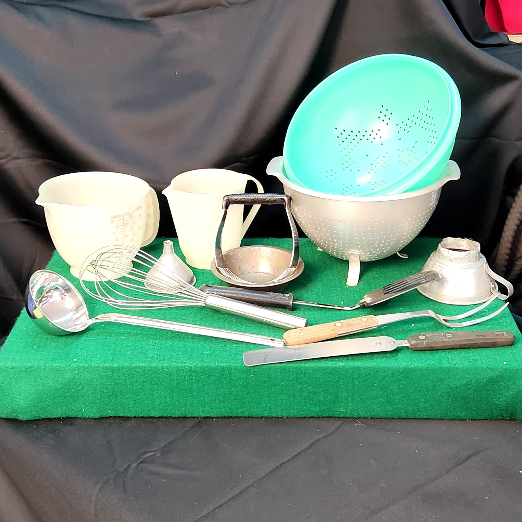 Mixed Vintage Kitchen Utensil Lot, 13 Pieces