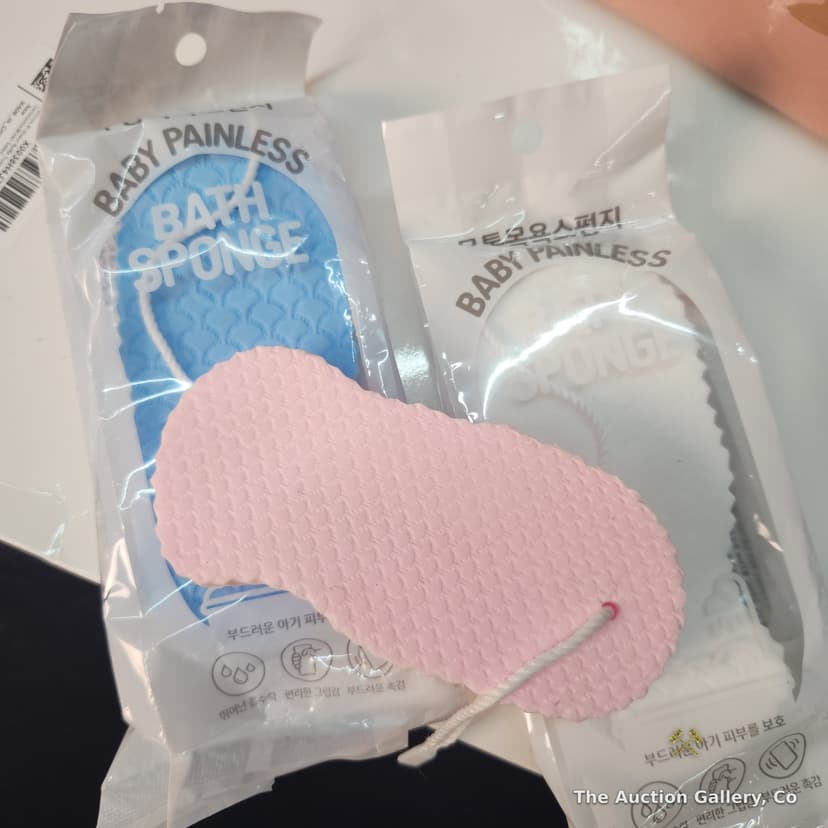 New Baby Lot โ Sterilizer, Bath Trays, Book, Sponges & More โ photo 4