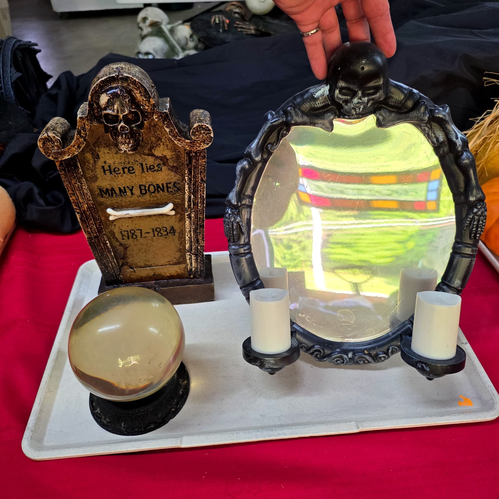 Vintage Halloween DΓ©cor Set, Crystal Ball & Animated Pieces