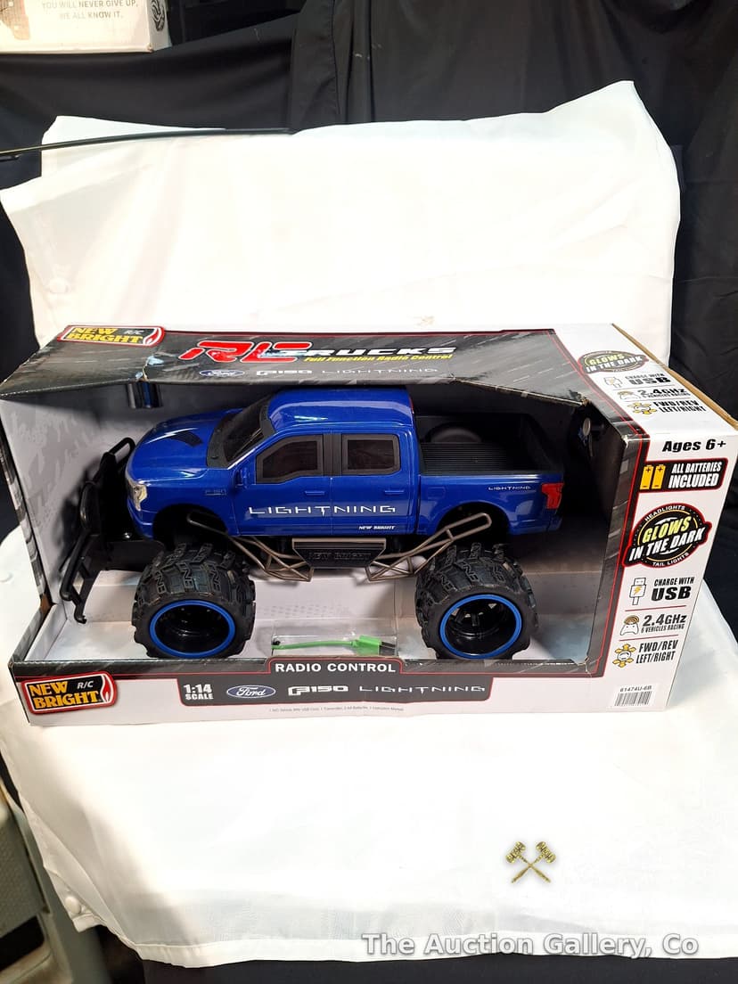 New Bright 1:14 Ford F-150 Lightning RC Truck, New in Box