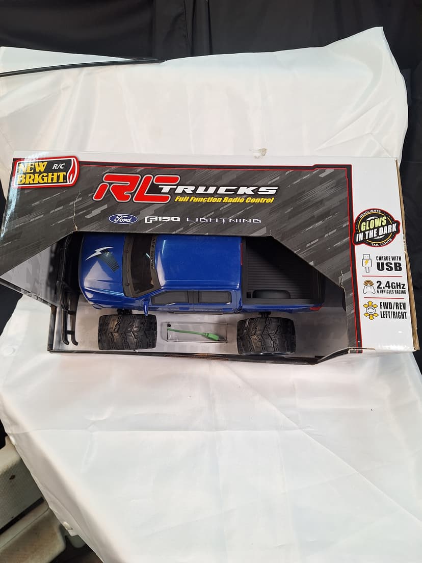 New Bright 1:14 Ford F-150 Lightning RC Truck, New in Box β photo 3