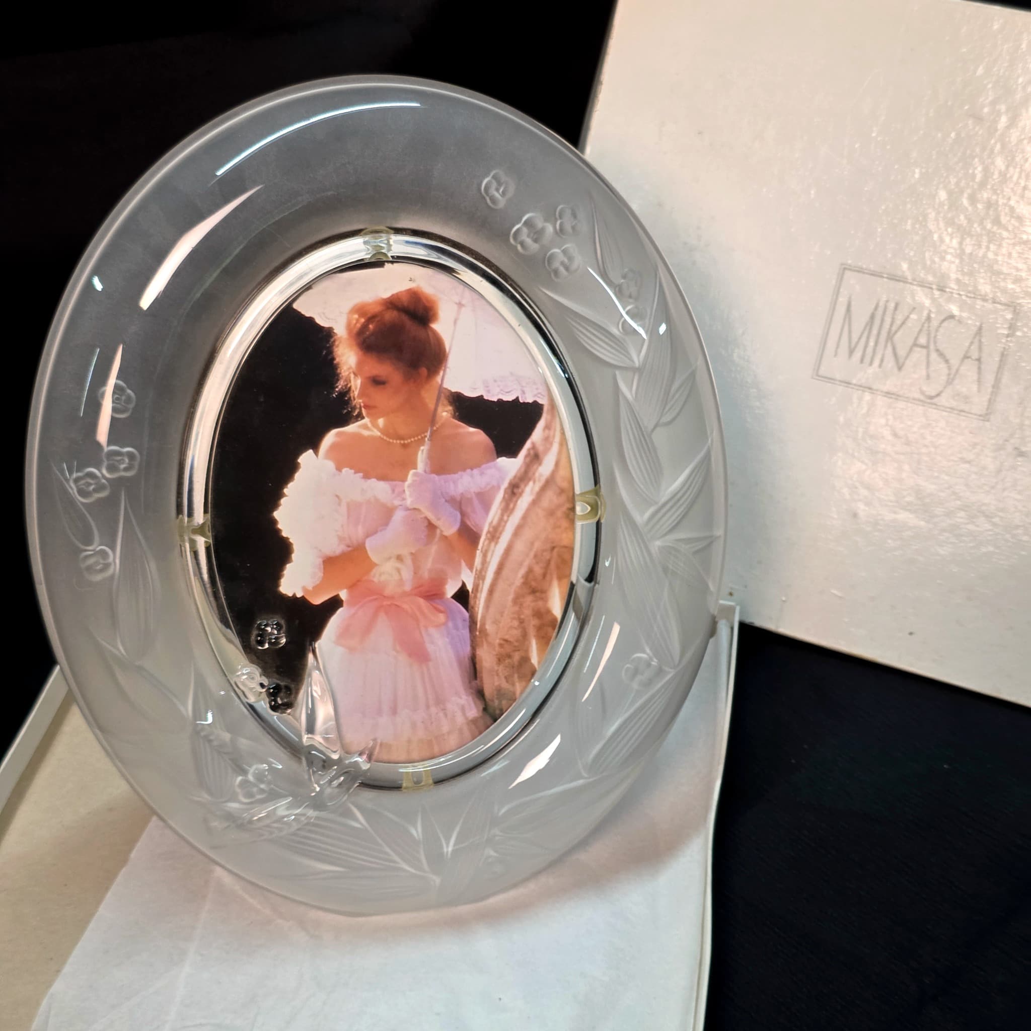 Mikasa Oval Glass Photo Frame, Etched Floral, Boxed