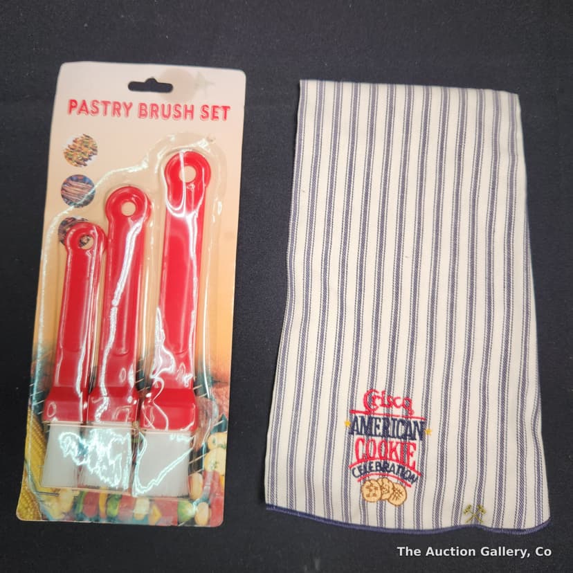Kitchen Lot โ Teapot Clock, Temp-tations Dish, Pastry Brushes & Towel โ photo 2