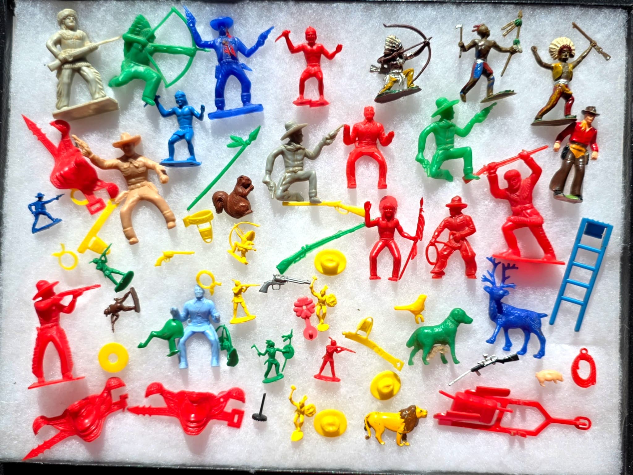 Vintage Plastic Cowboys & Indians Toy Figure Lot
