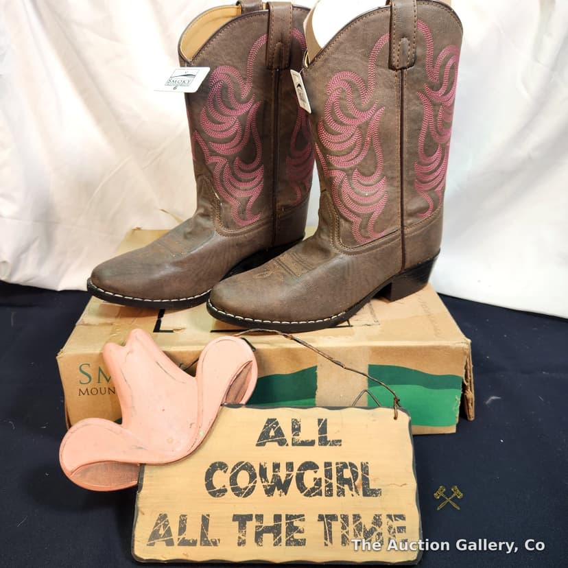 Smoky Mountain Boots Kids' Cowboy Boots & Cowgirl Decor Set, Size Y6/L8