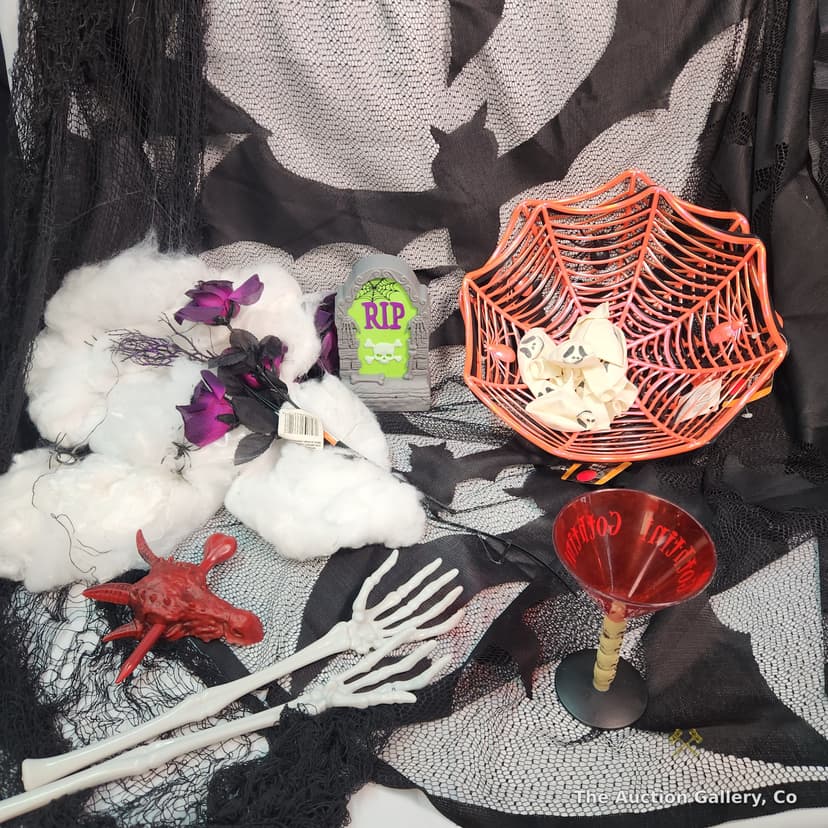 Halloween Mixed Lot β Decor, Baskets, Balloons, and More