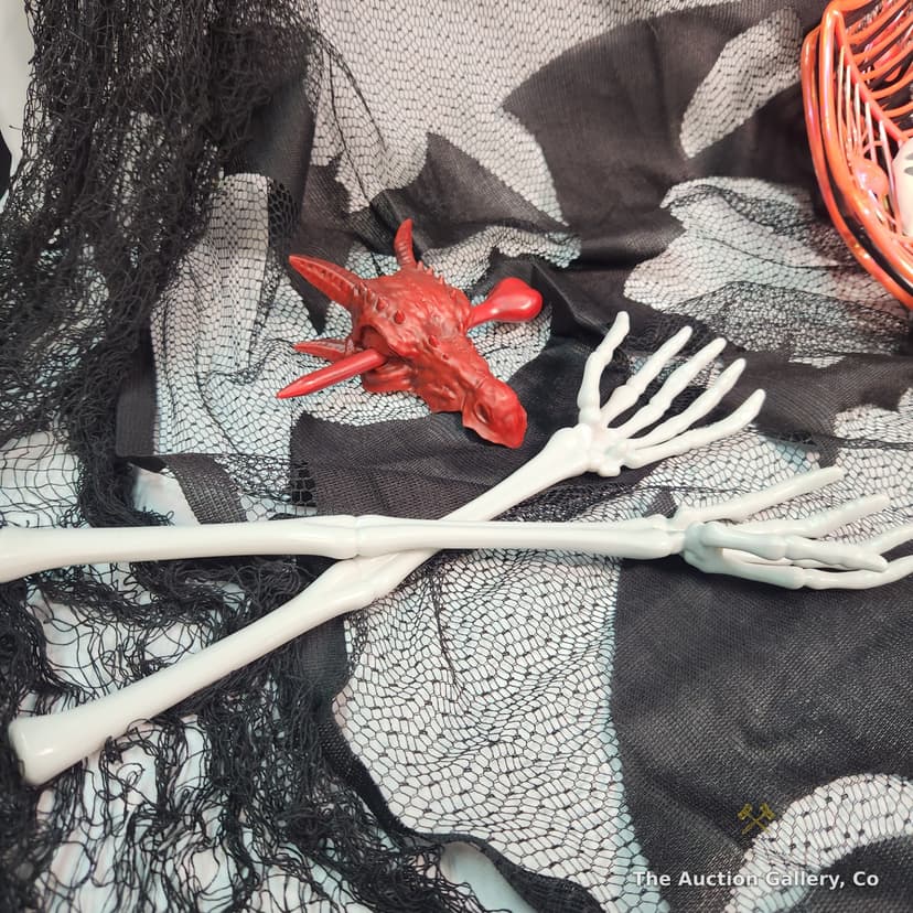 Halloween Mixed Lot β Decor, Baskets, Balloons, and More β photo 3