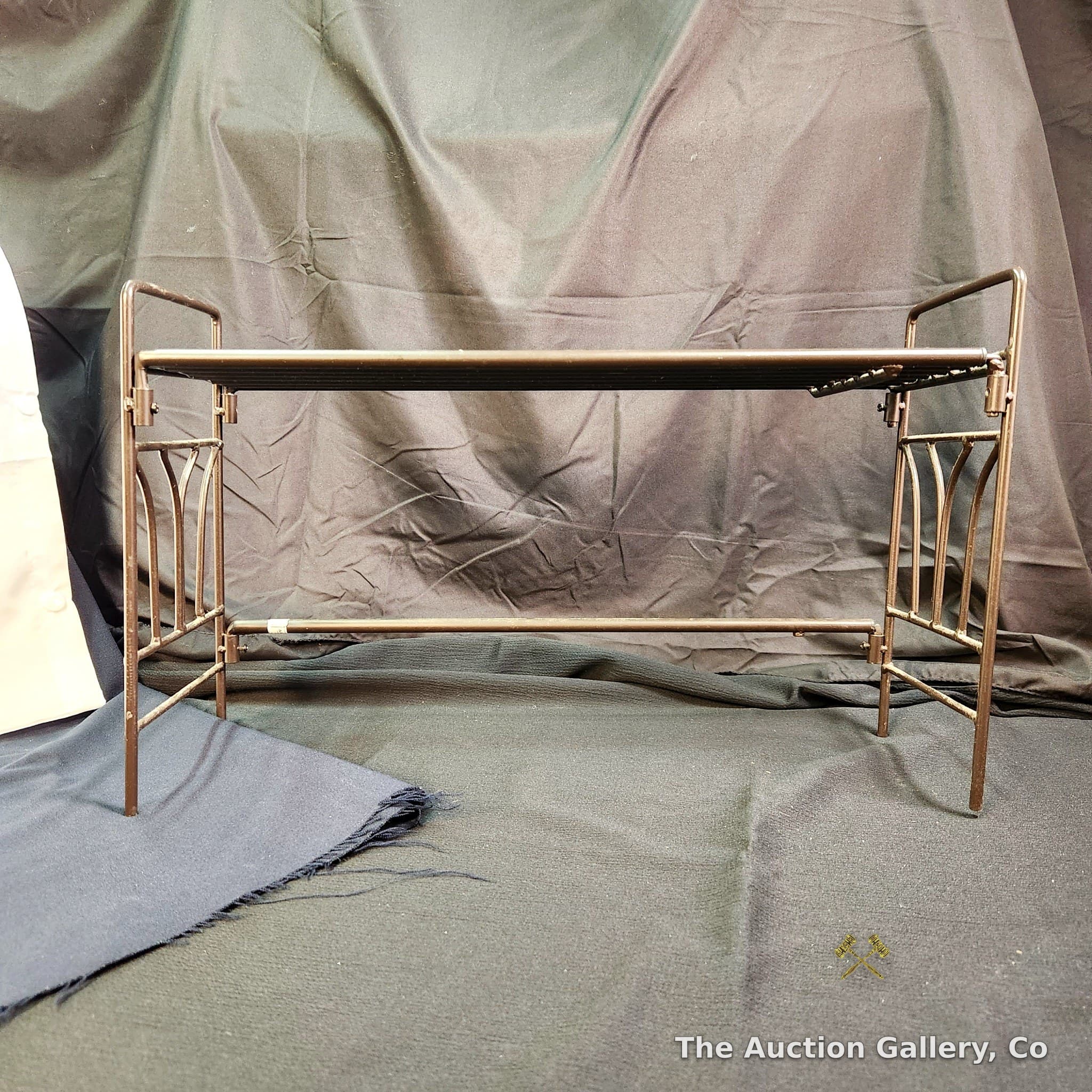 Vintage Expandable Metal Wire Shelf Rack, 19โ30"