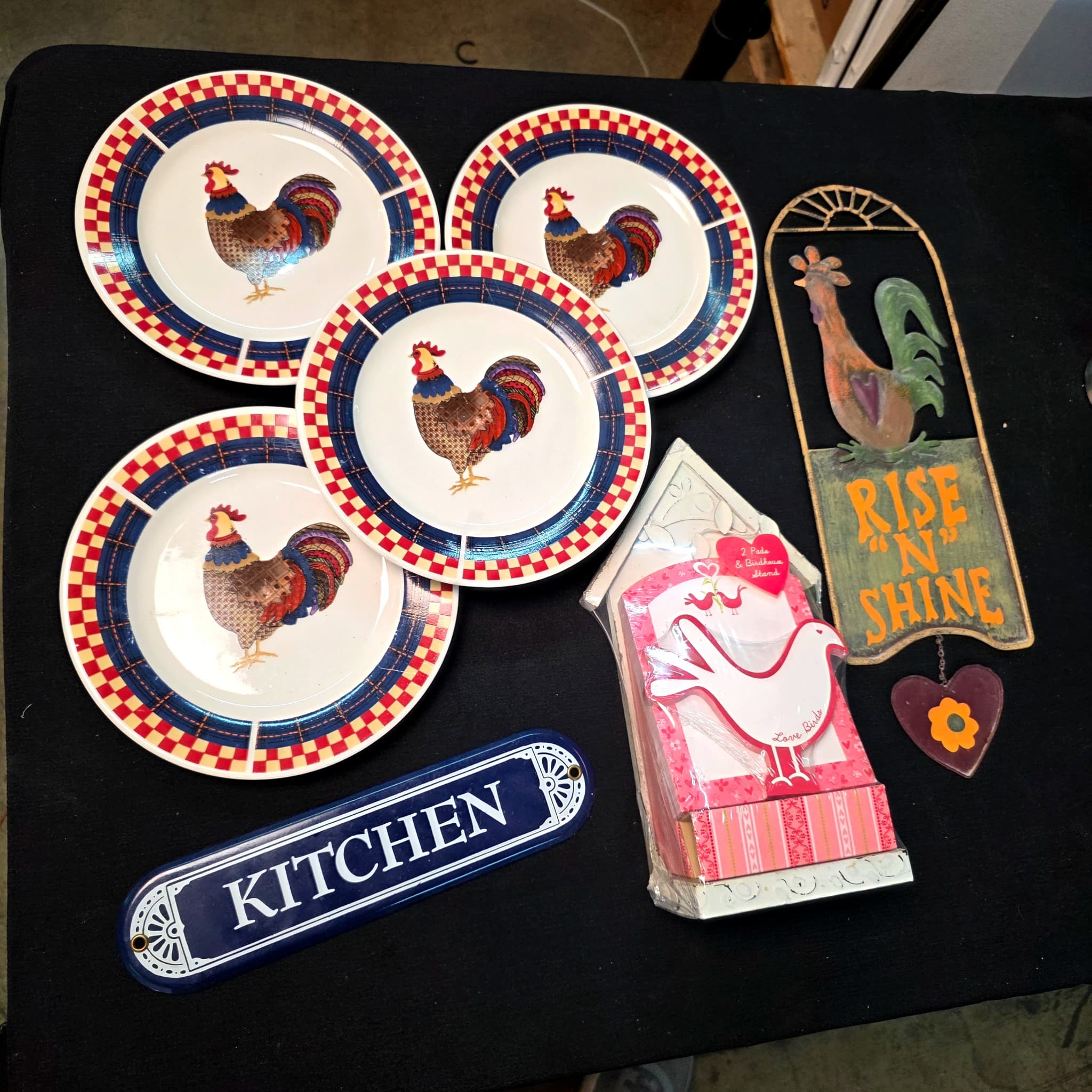 Rooster Kitchen Lot — Plates, Signs & Decor