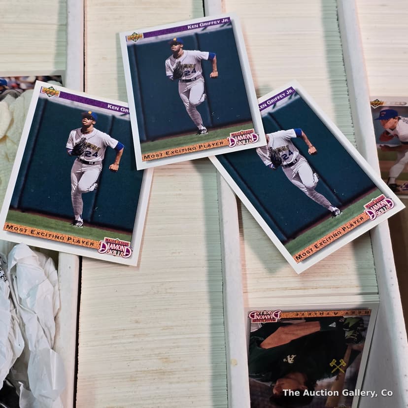 1992 Upper Deck Baseball Cards, Large Box Lot โ photo 5