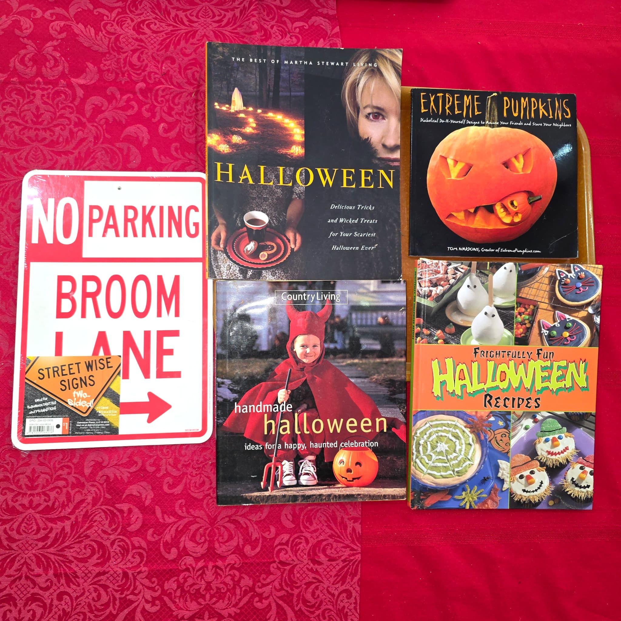 Halloween Books & No Parking Broom Lane Sign, 5 Pieces