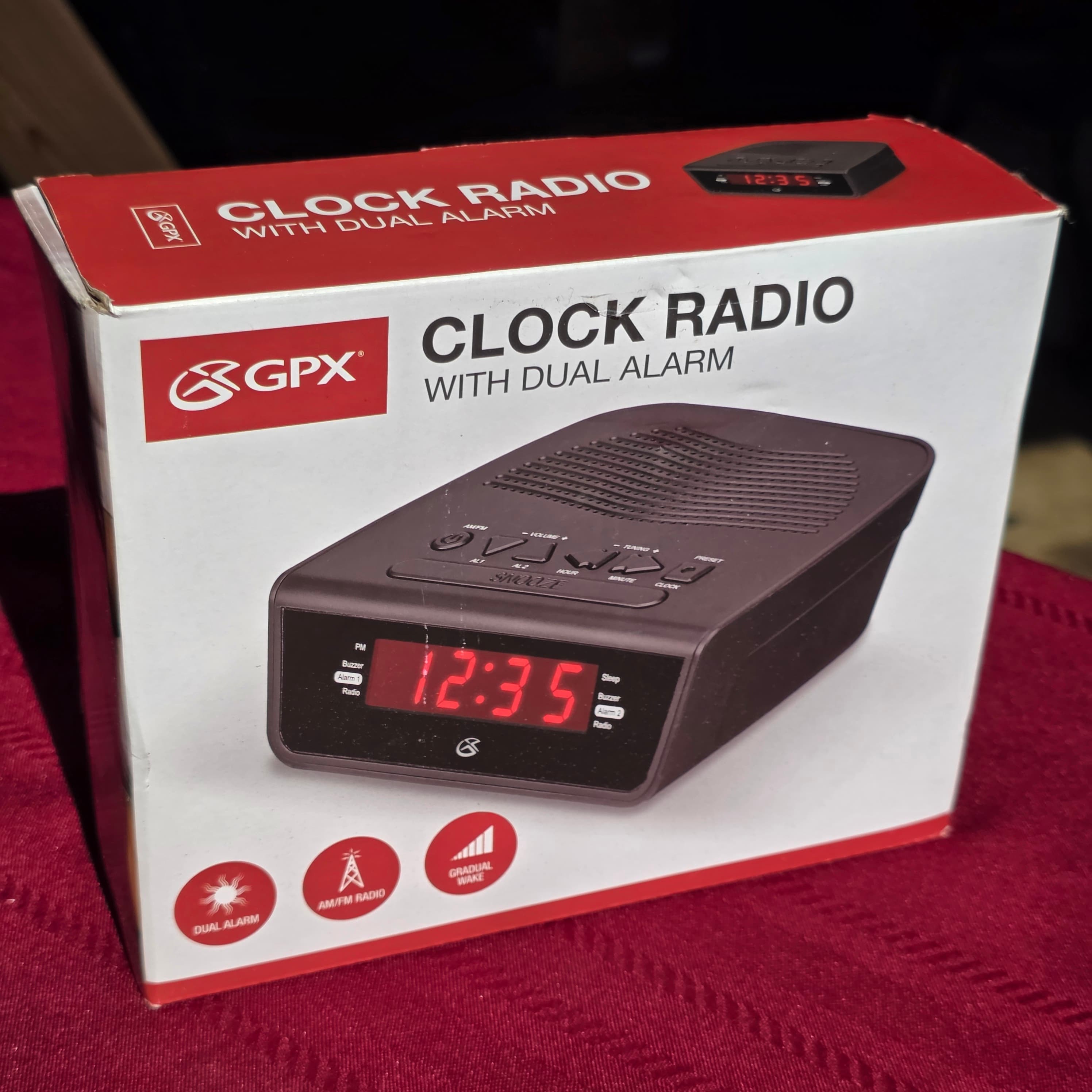 GPX Clock Radio with Dual Alarm, in Box