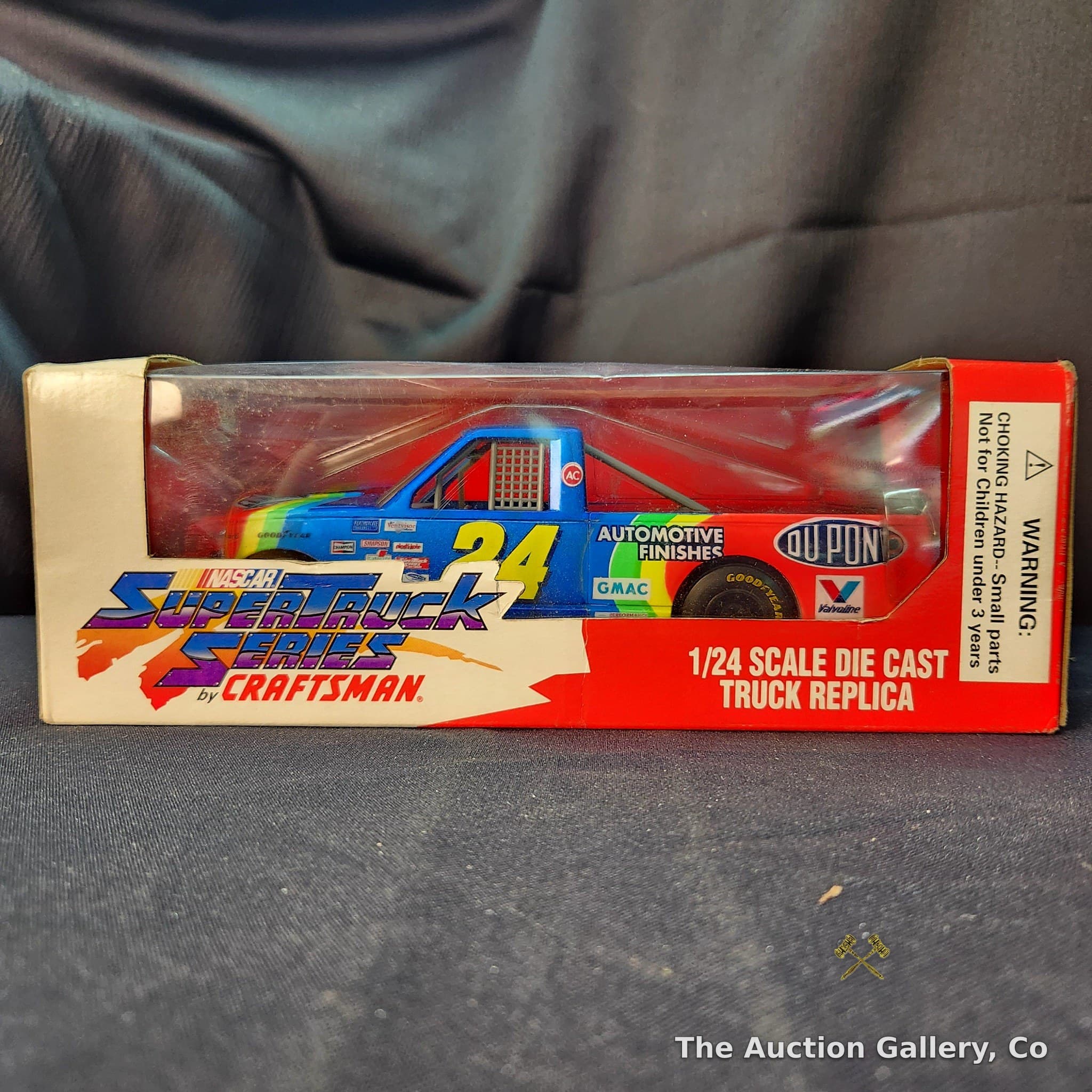 Racing Champions #24 DuPont NASCAR Supertruck 1/24 Die-Cast, 1995