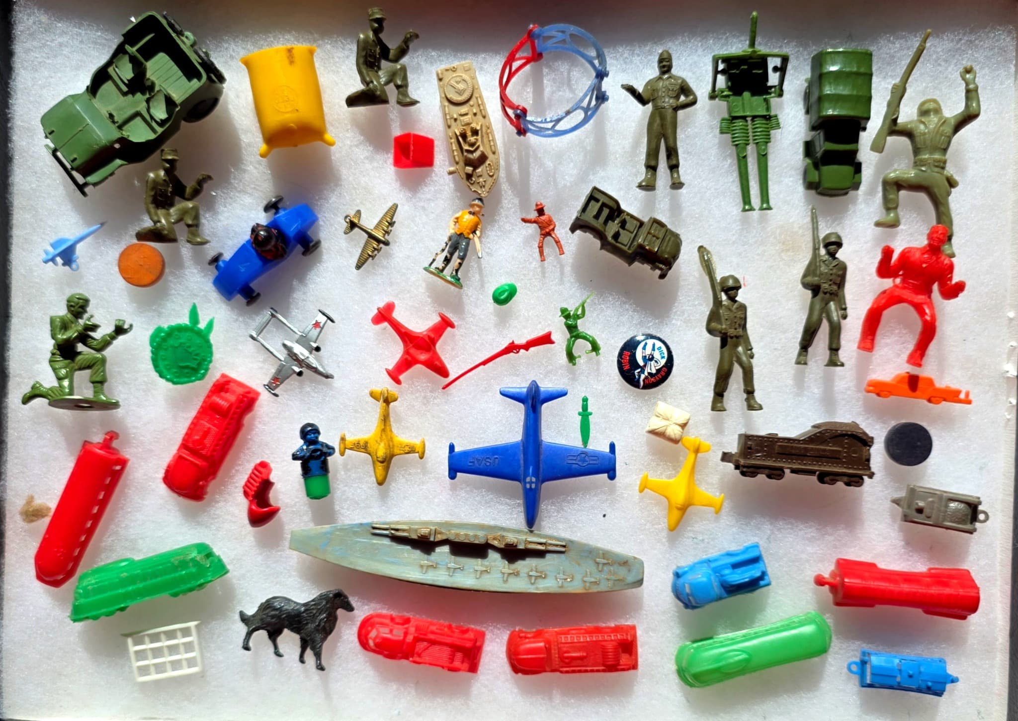 Vintage Plastic Army Men & Military Toy Lot