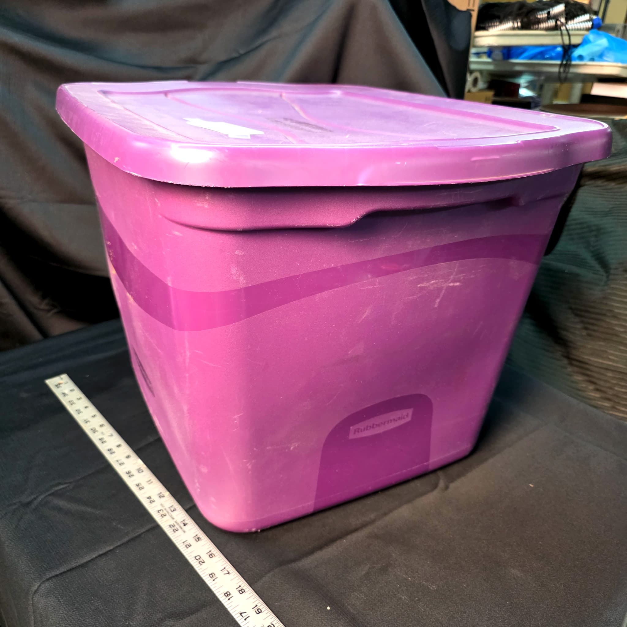 Rubbermaid Storage Tote with Lid, Purple