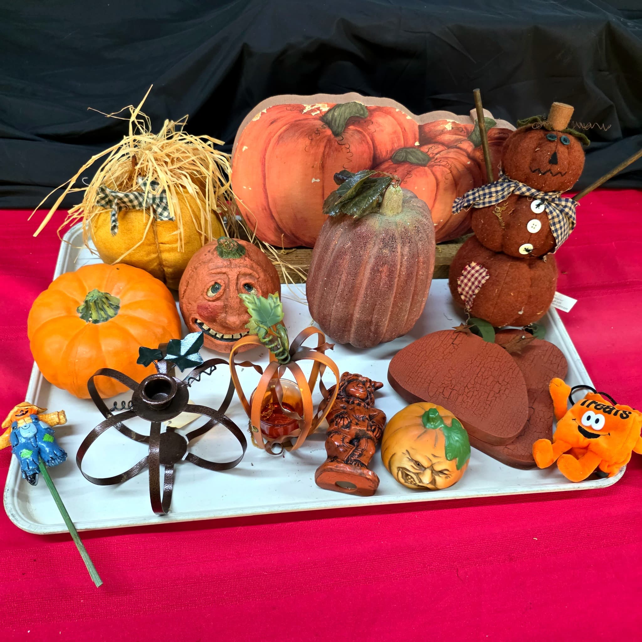 Fall & Halloween DΓ©cor Lot, Mixed Pumpkins & Figurines