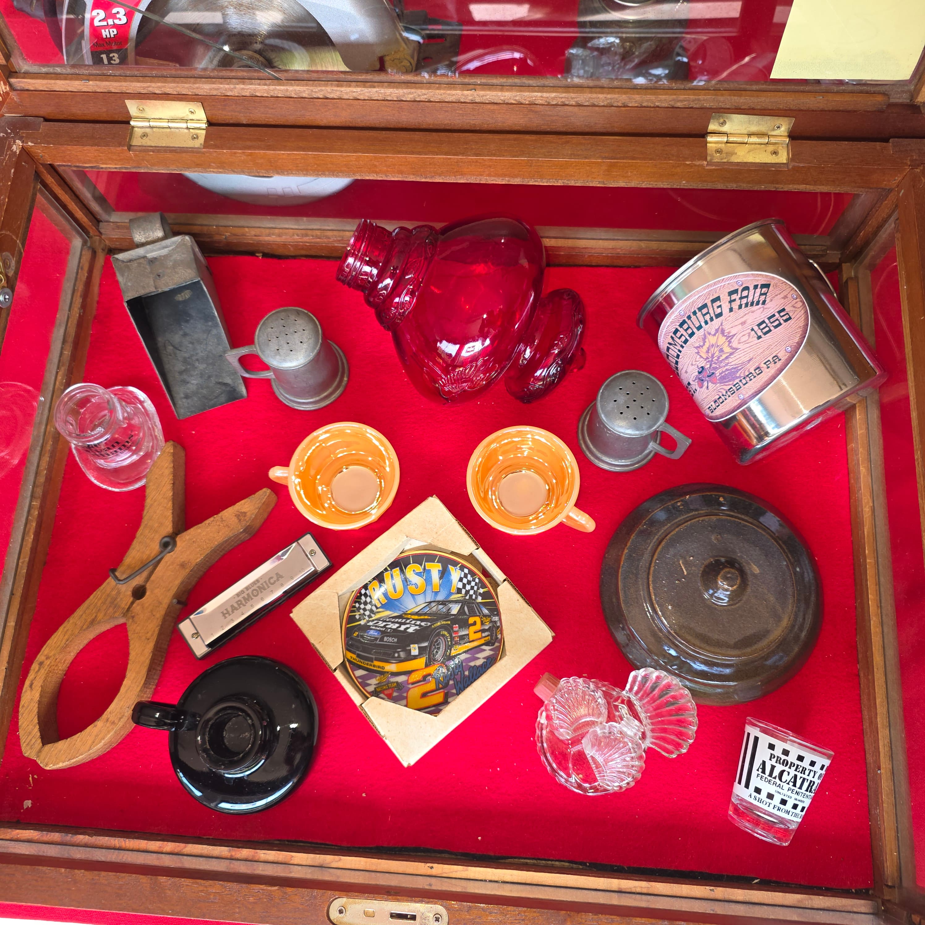 Showcase Lot B, contents of the case