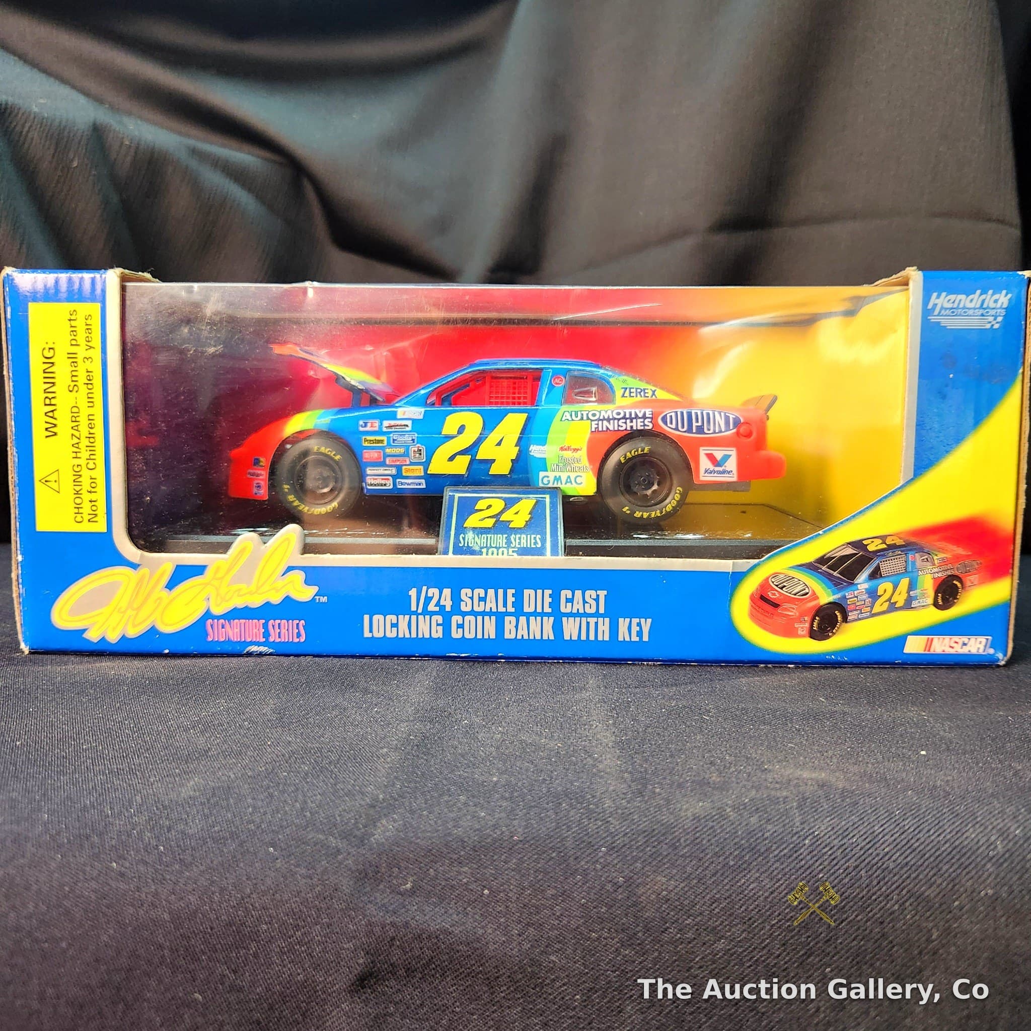 Jeff Gordon #24 DuPont 1995 Signature Series 1/24 Die-Cast Coin Bank