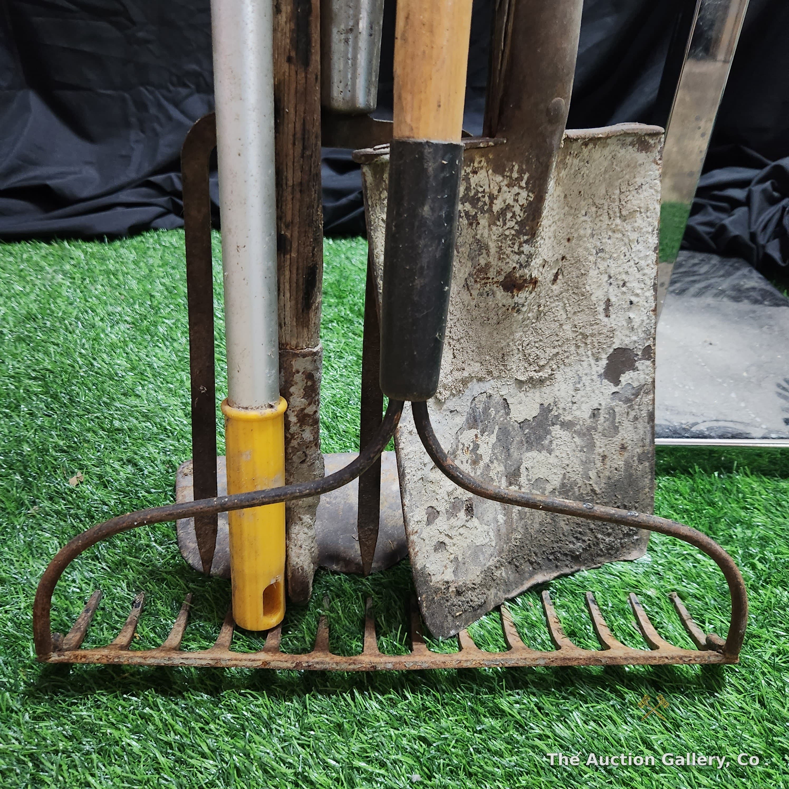 Mixed Lot of 6 Garden Tools โ Rake, Spade, Fork & More