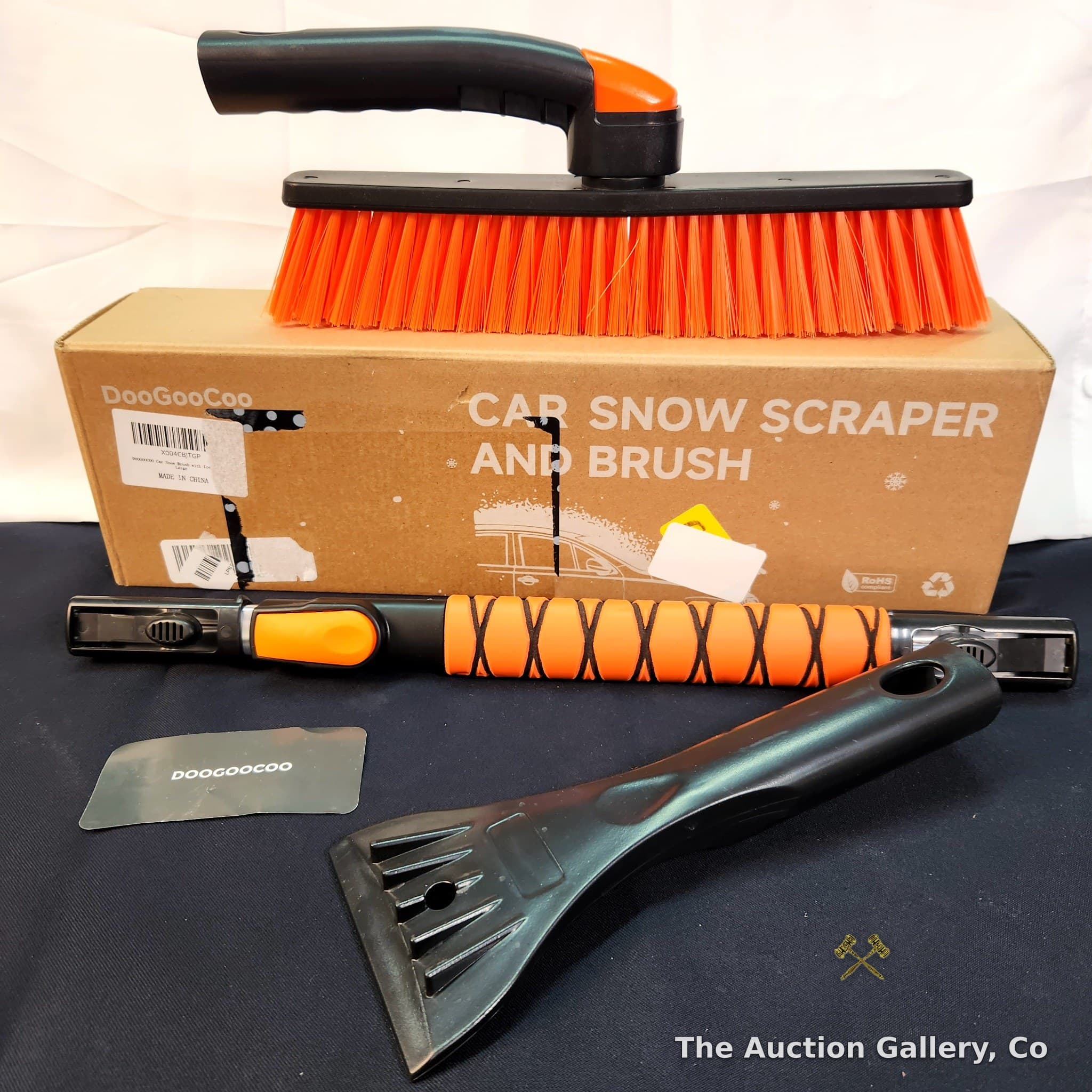 DooGooCoo Car Snow Scraper and Brush Set, New in Box