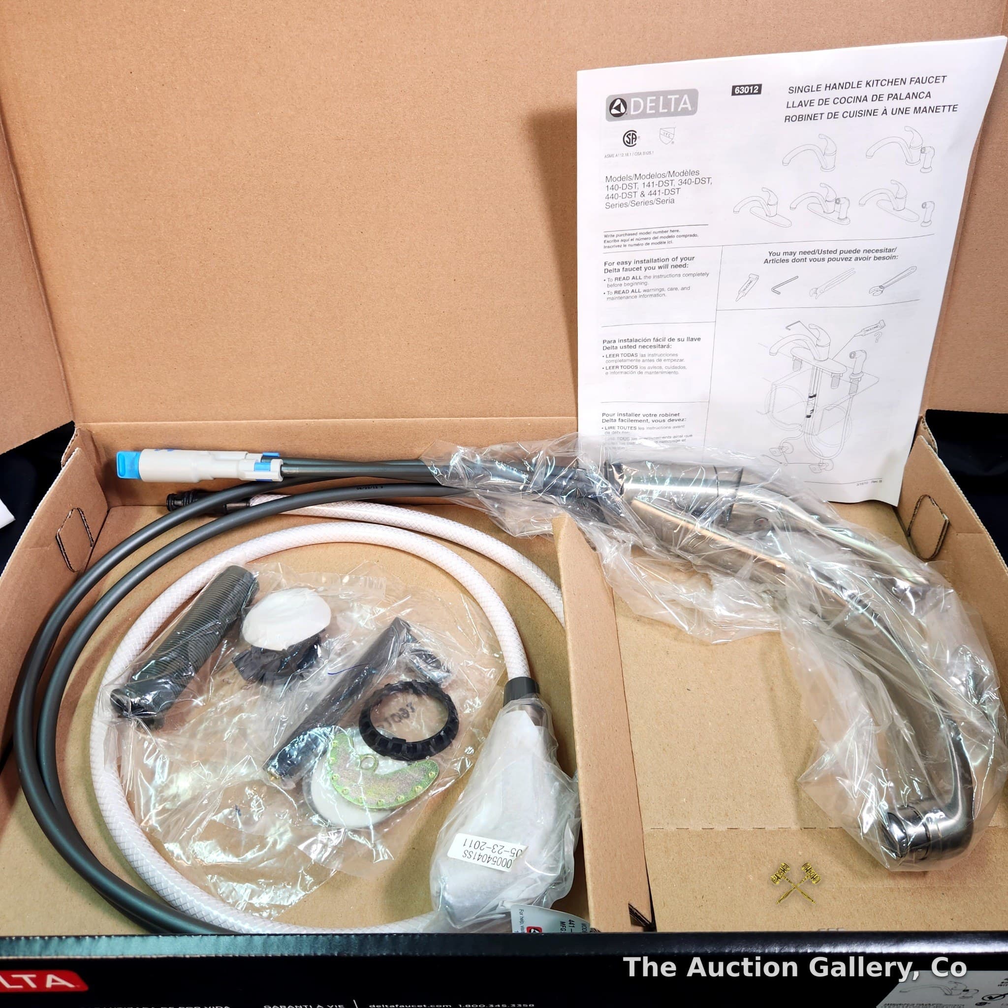 Delta 441-SS-DST Single Handle Kitchen Faucet with Spray