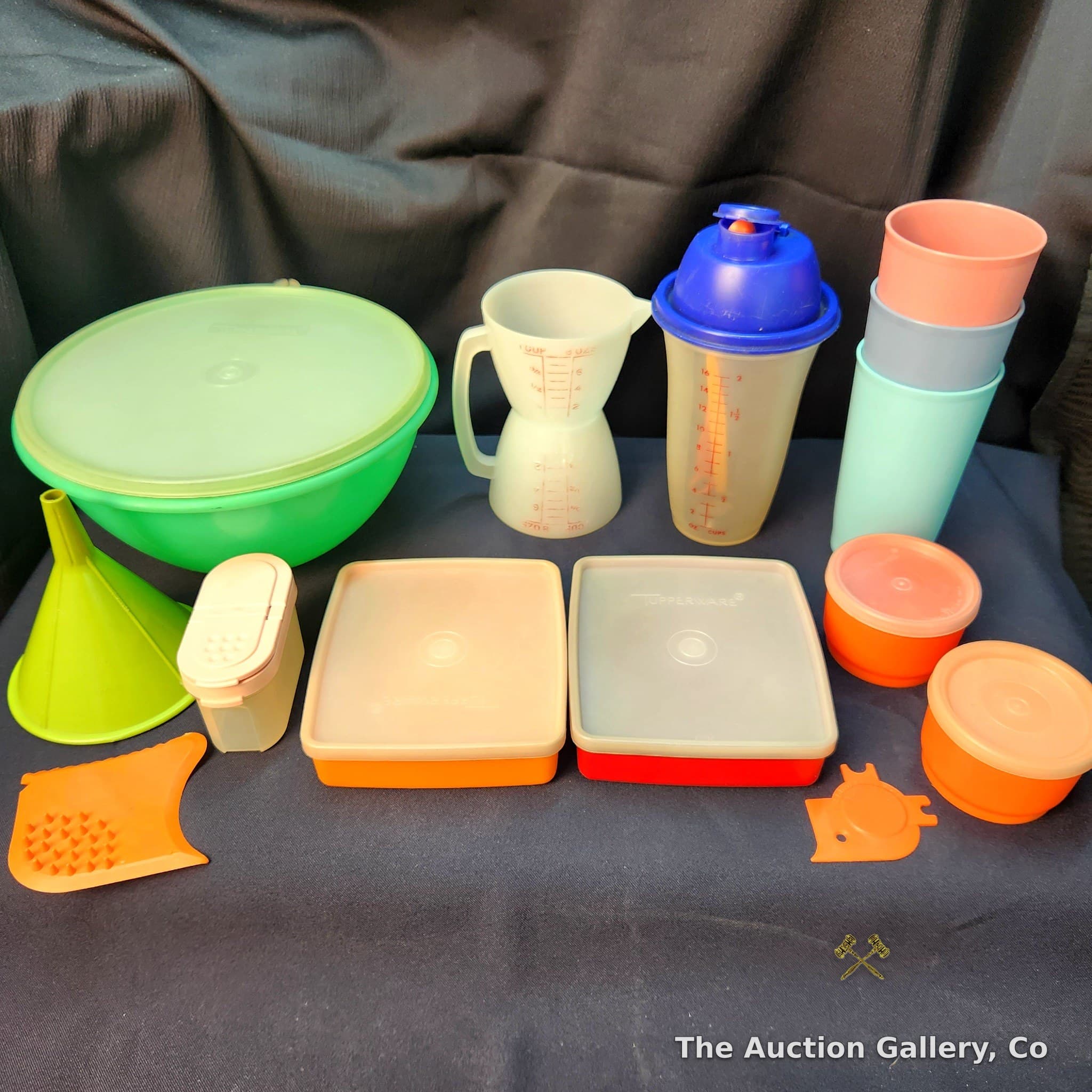 Tupperware Mixed Lot of 14 Kitchen Pieces