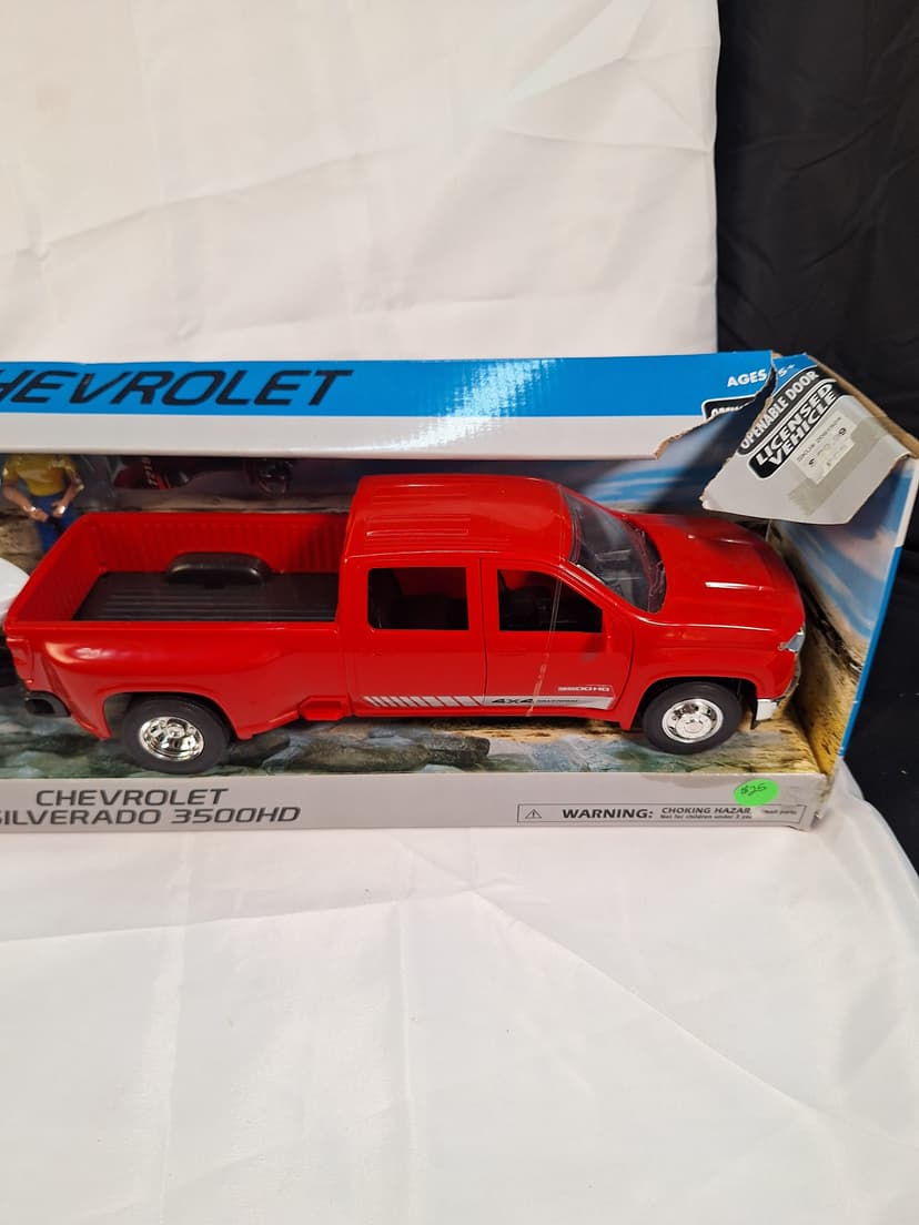 New Ray Xtreme Adventure Chevrolet Silverado 3500HD with Boat & Trailer, NIB β photo 3
