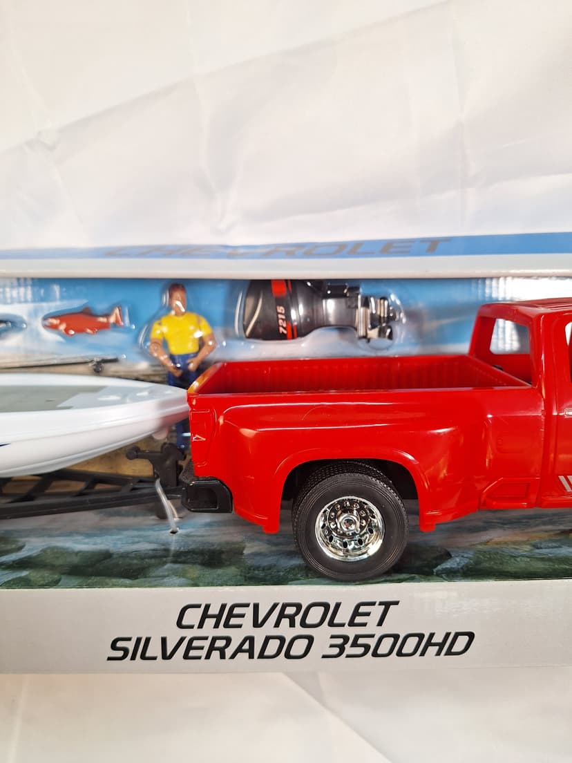 New Ray Xtreme Adventure Chevrolet Silverado 3500HD with Boat & Trailer, NIB β photo 5