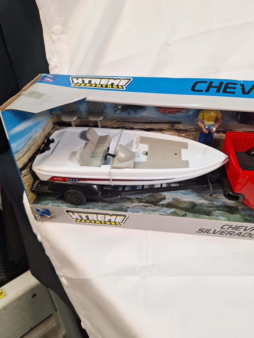 New Ray Xtreme Adventure Chevrolet Silverado 3500HD with Boat & Trailer, NIB β photo 4