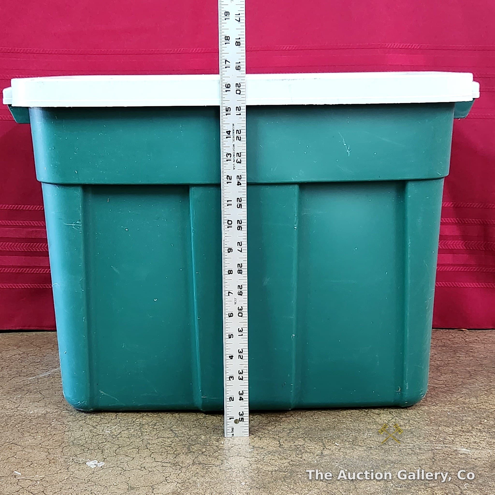 18 Gallon Rubbermaid Roughneck Storage Tote with Lid, Green with Grey Lid