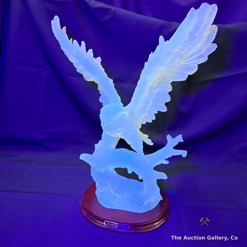 Suanti Galleries Large Translucent Resin Bald Eagle Sculpture โ photo 9