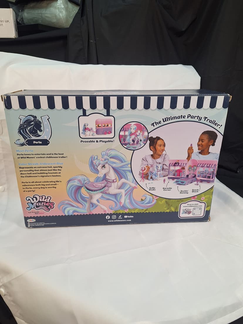 Wild Manes Perla's Clubhouse Trailer Playset, New in Box β photo 4