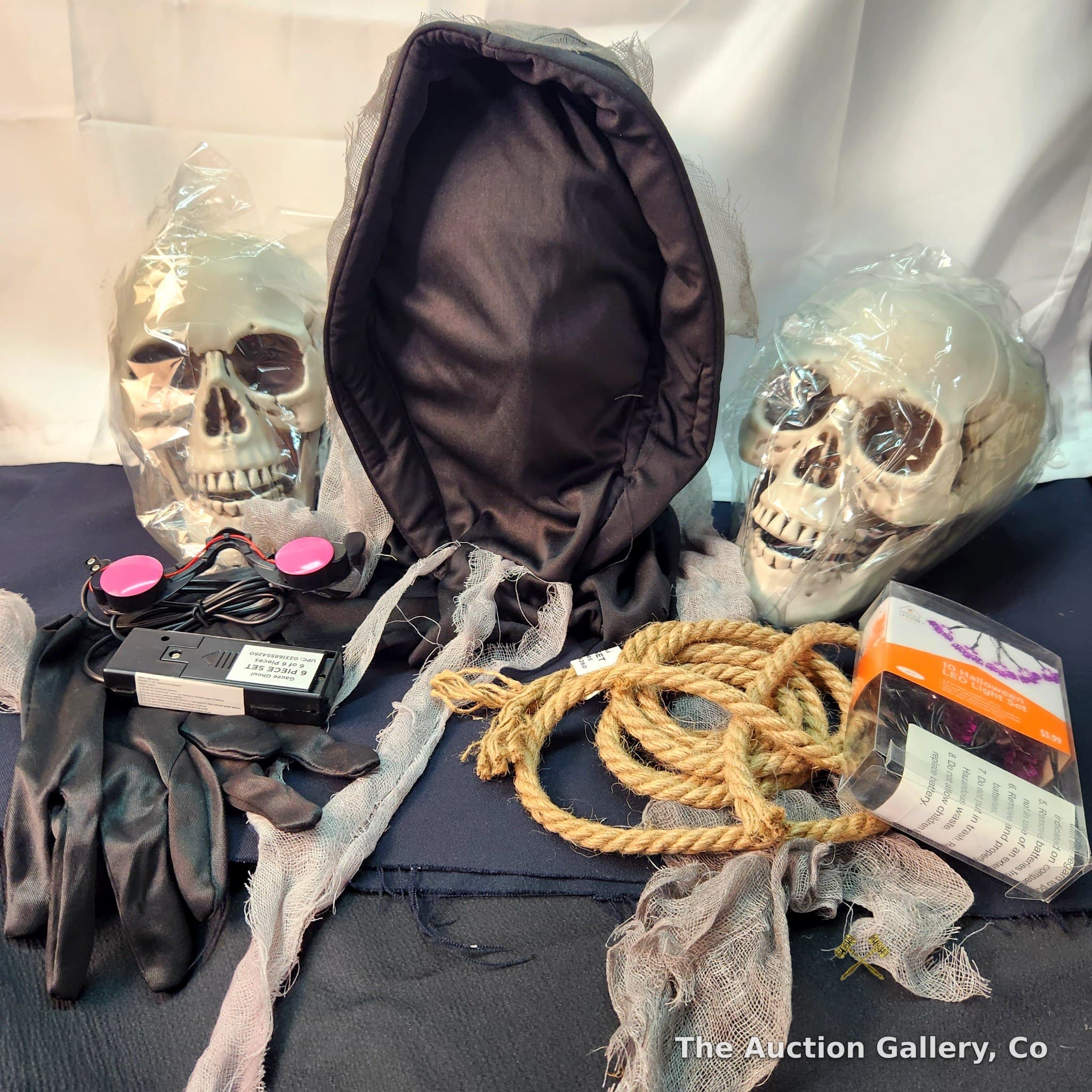 Halloween Ghost Decoration Set, 7-Piece โ Skulls, Lights & More