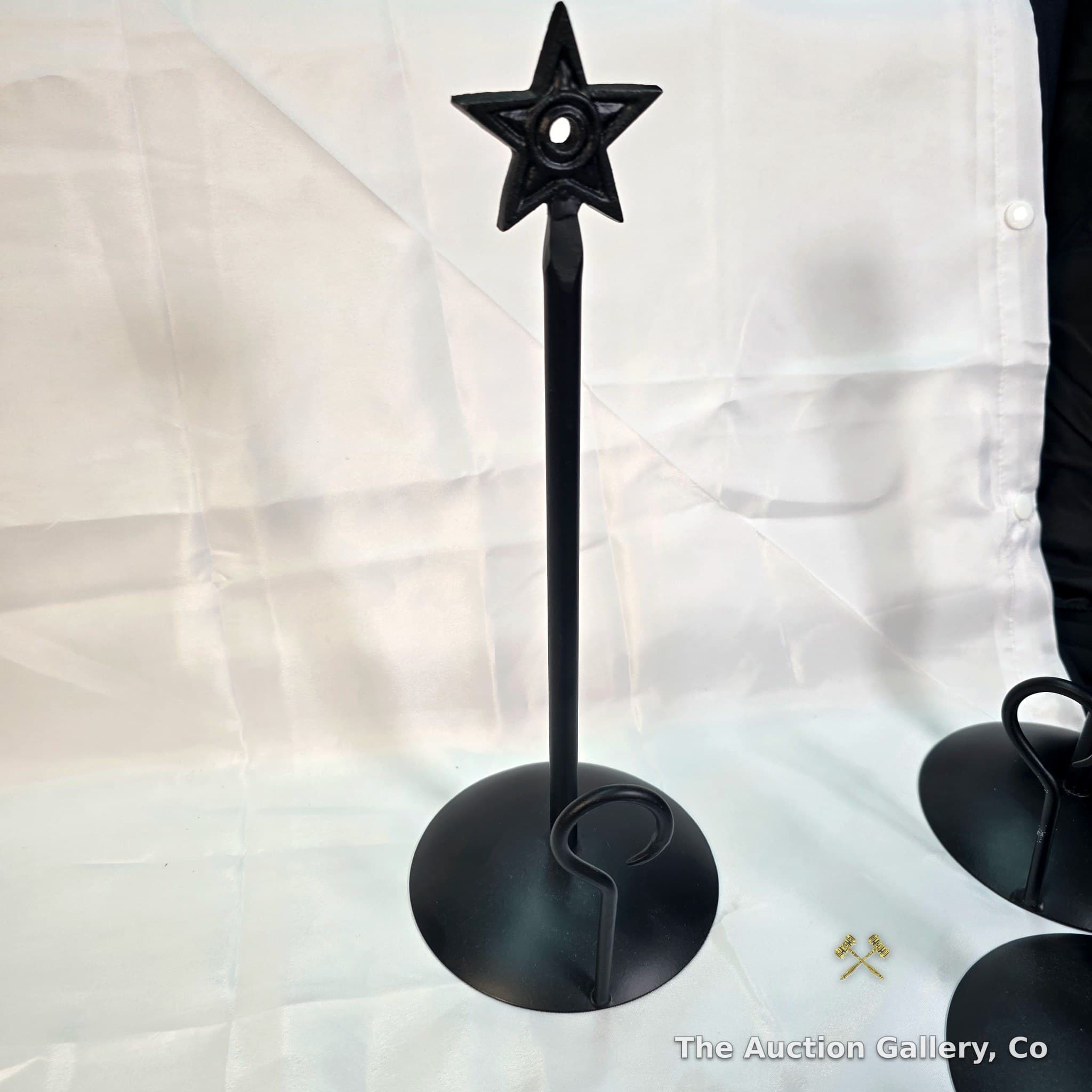 Black Metal Star-Top Paper Towel Holder, 14.5" Tall